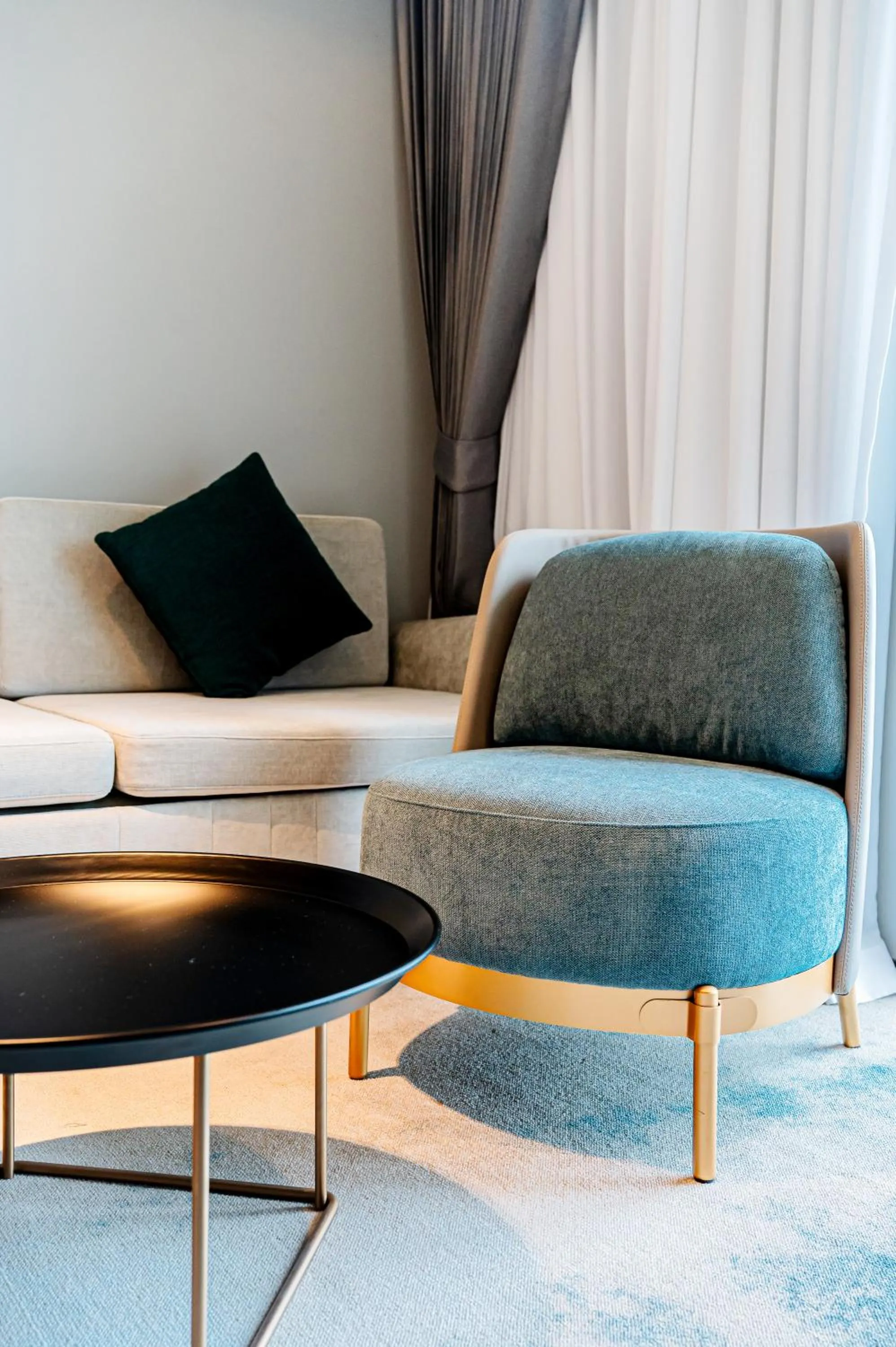 Seating area in Beverly Mountain Bay, Trademark Collection by Wyndham