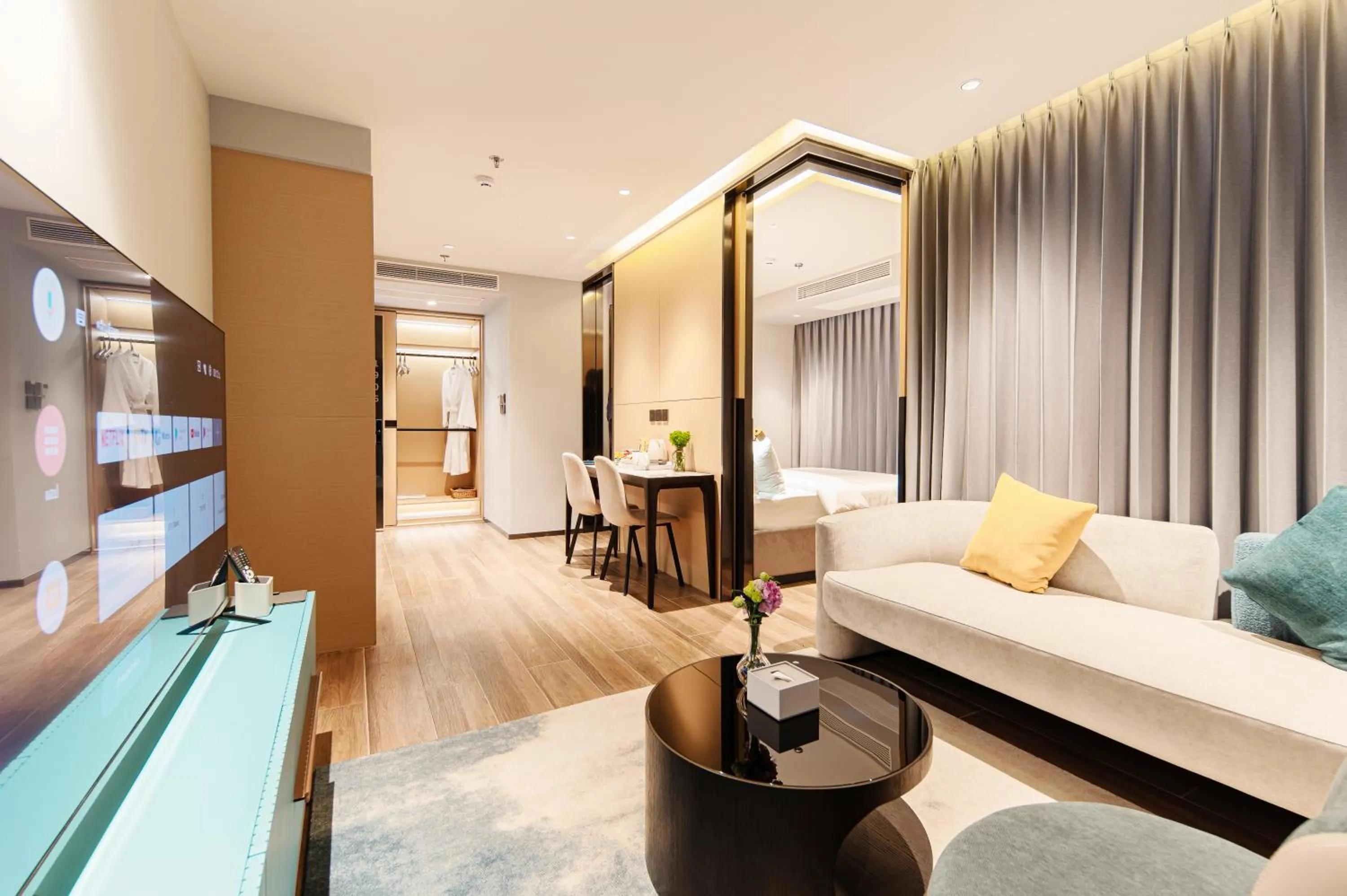 TV and multimedia, Bed in Beverly Mountain Bay, Trademark Collection by Wyndham