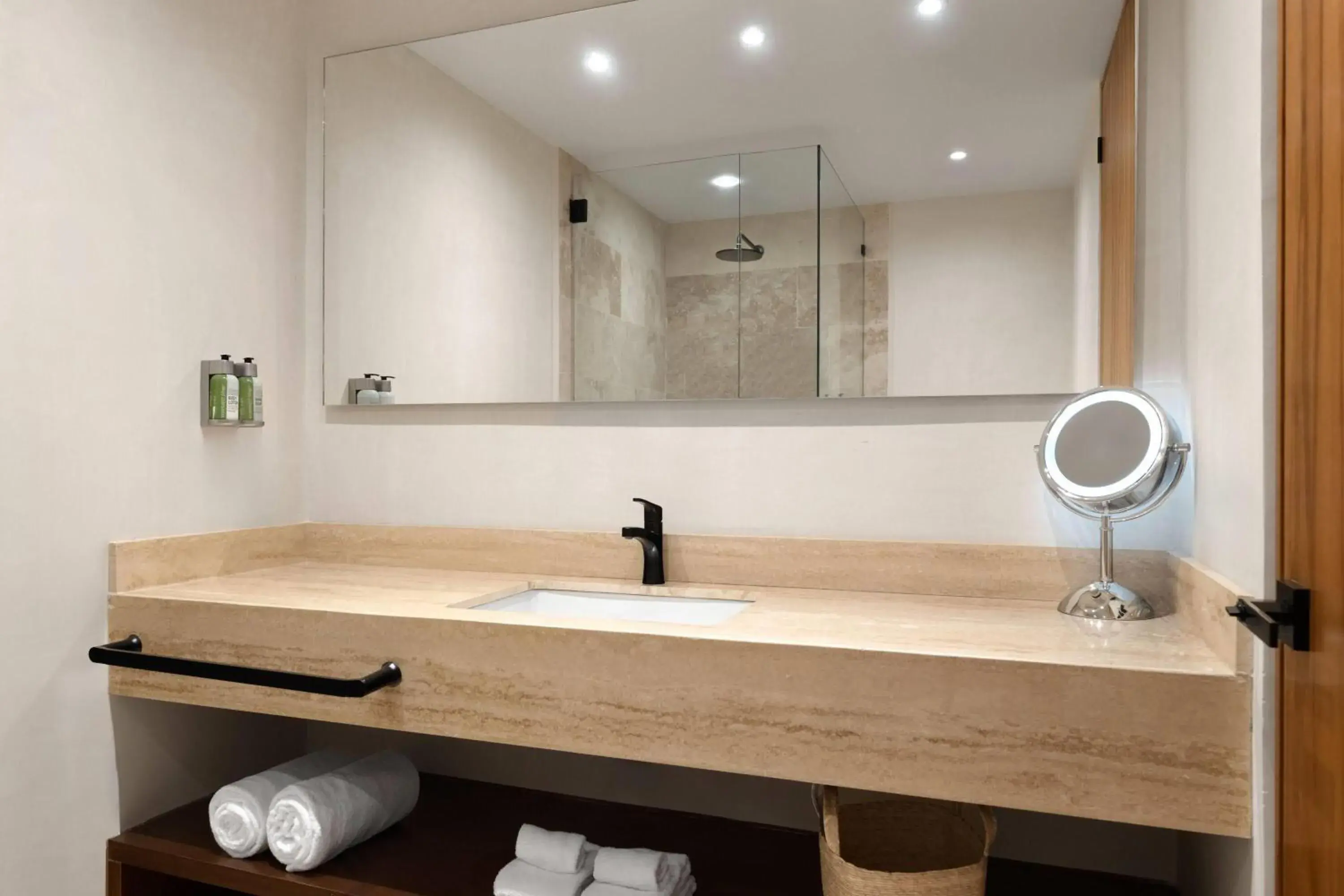 Bathroom in Wyndham Tulum Bathroom in Wyndham Tulum