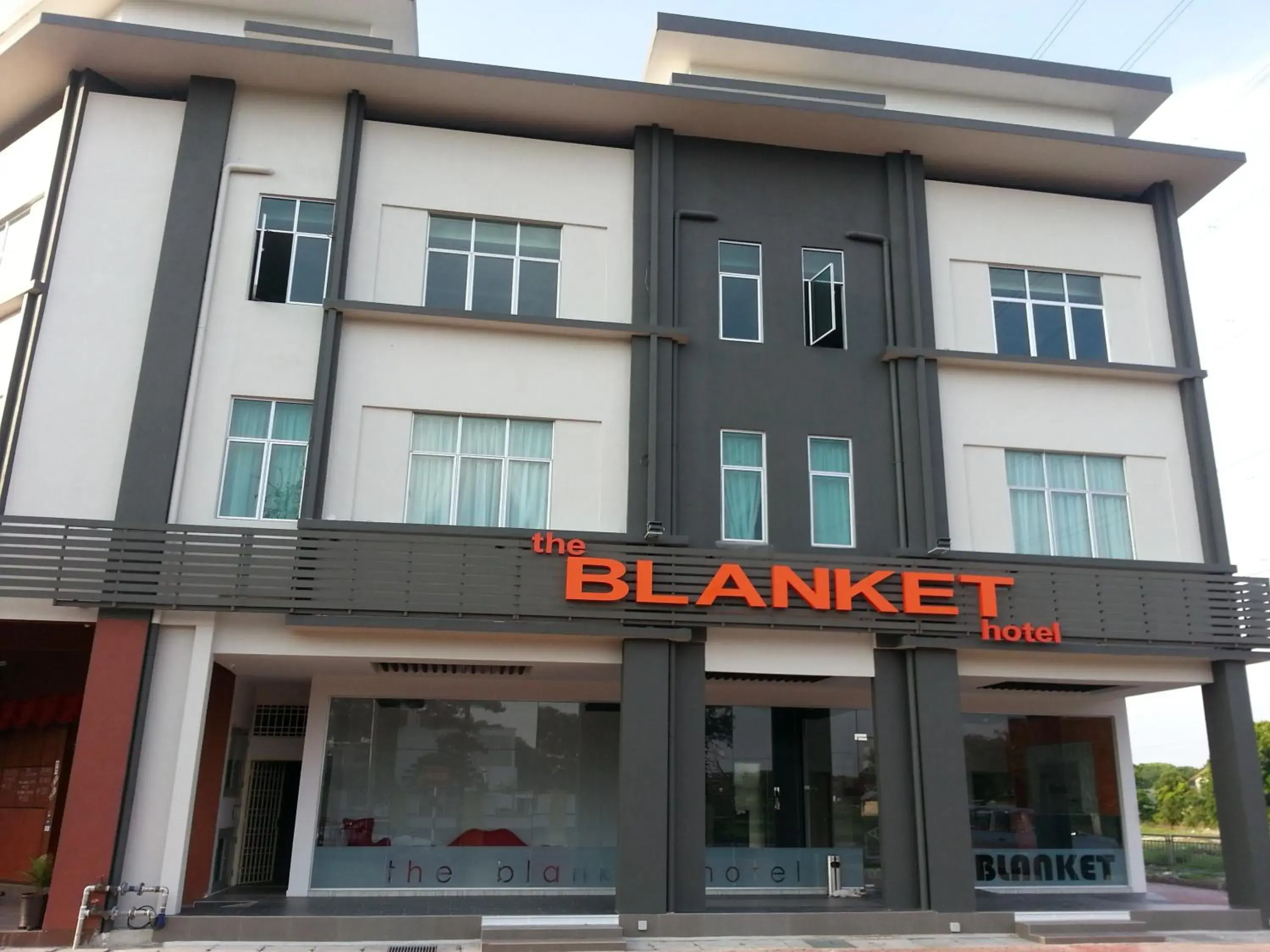 Facade/entrance in The Blanket Hotel Seberang Jaya Facade/entrance in The Blanket Hotel Seberang Jaya