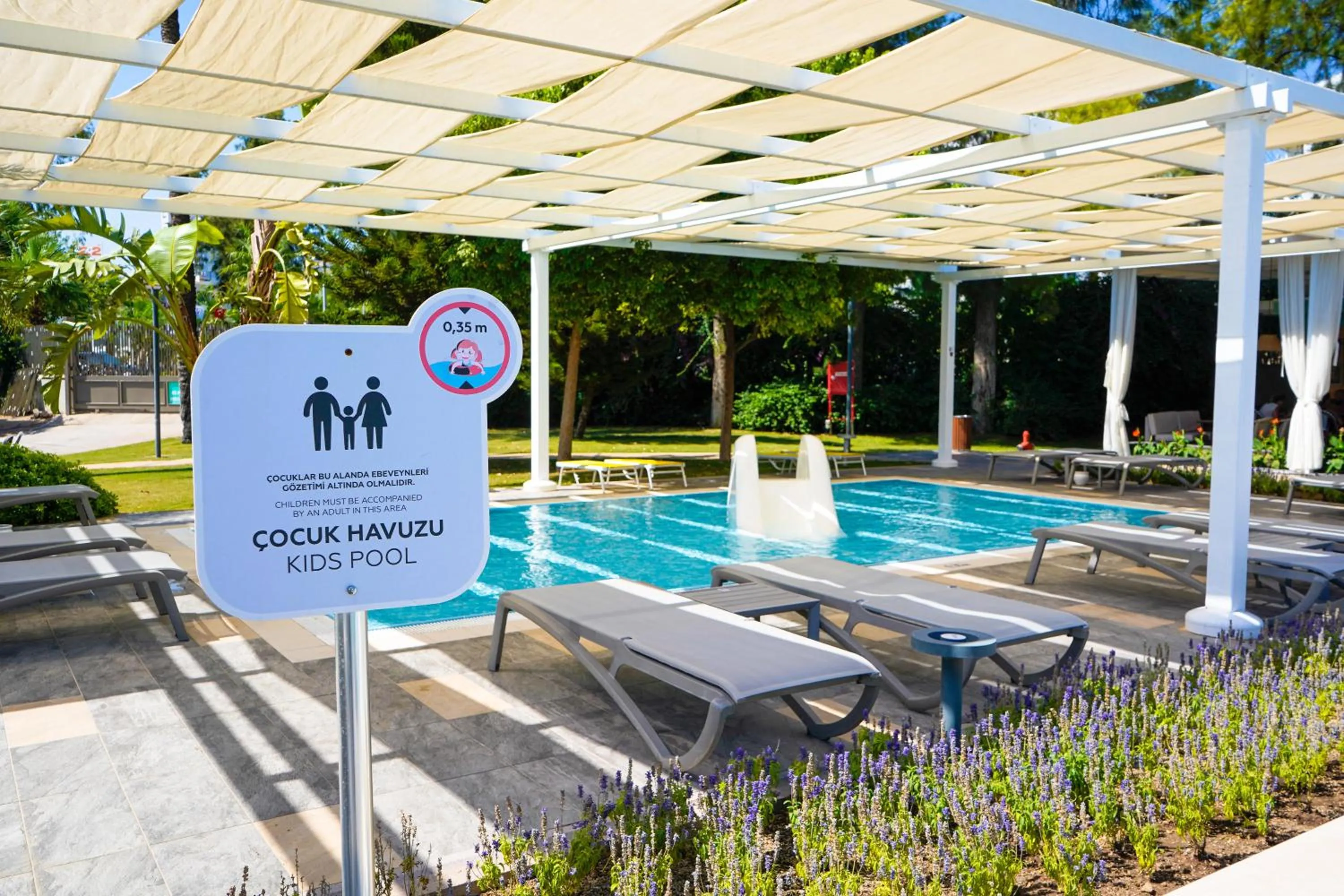 Swimming pool in Akra Antalya