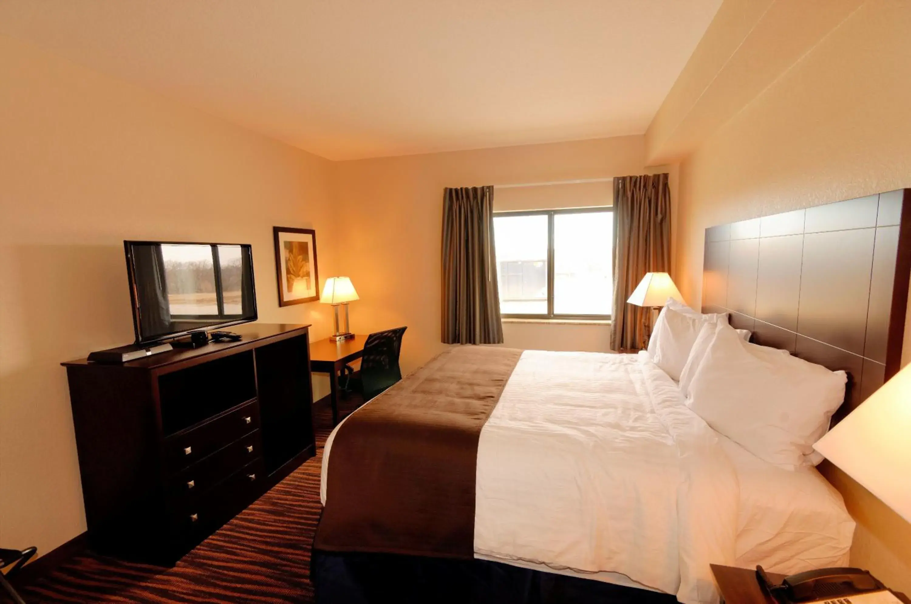 Bed in Cobblestone Inn & Suites - Denison | Oak Ridge Bed in Cobblestone Inn & Suites - Denison | Oak Ridge