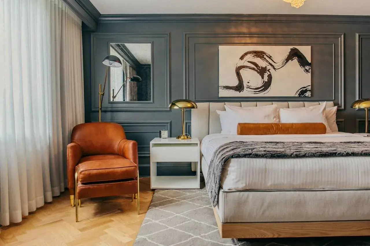 Bedroom, Bed in The Drake Oak Brook, Autograph Collection Bedroom, Bed in The Drake Oak Brook, Autograph Collection