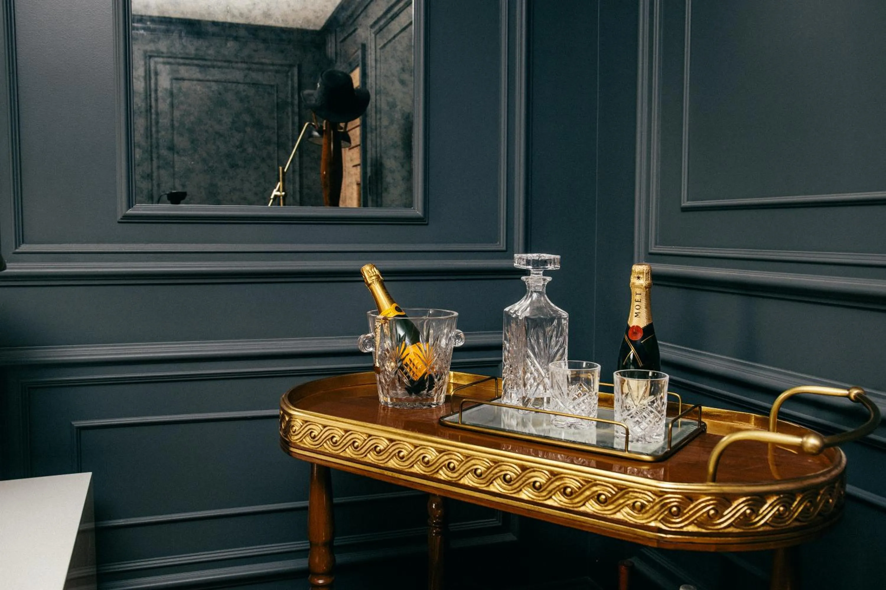 Lounge or bar in The Drake Oak Brook, Autograph Collection