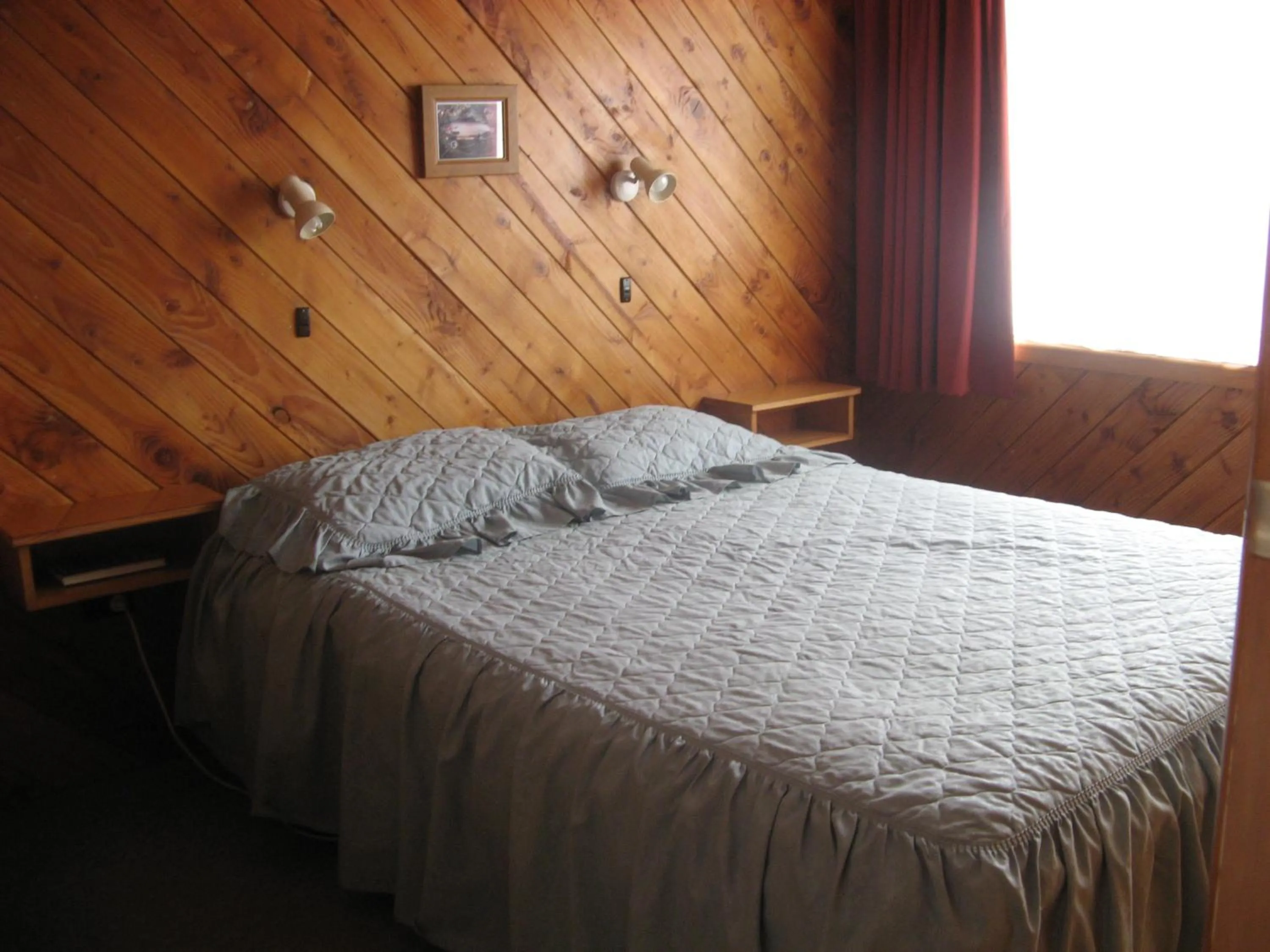 Bedroom, Bed in Tongariro River Motel
