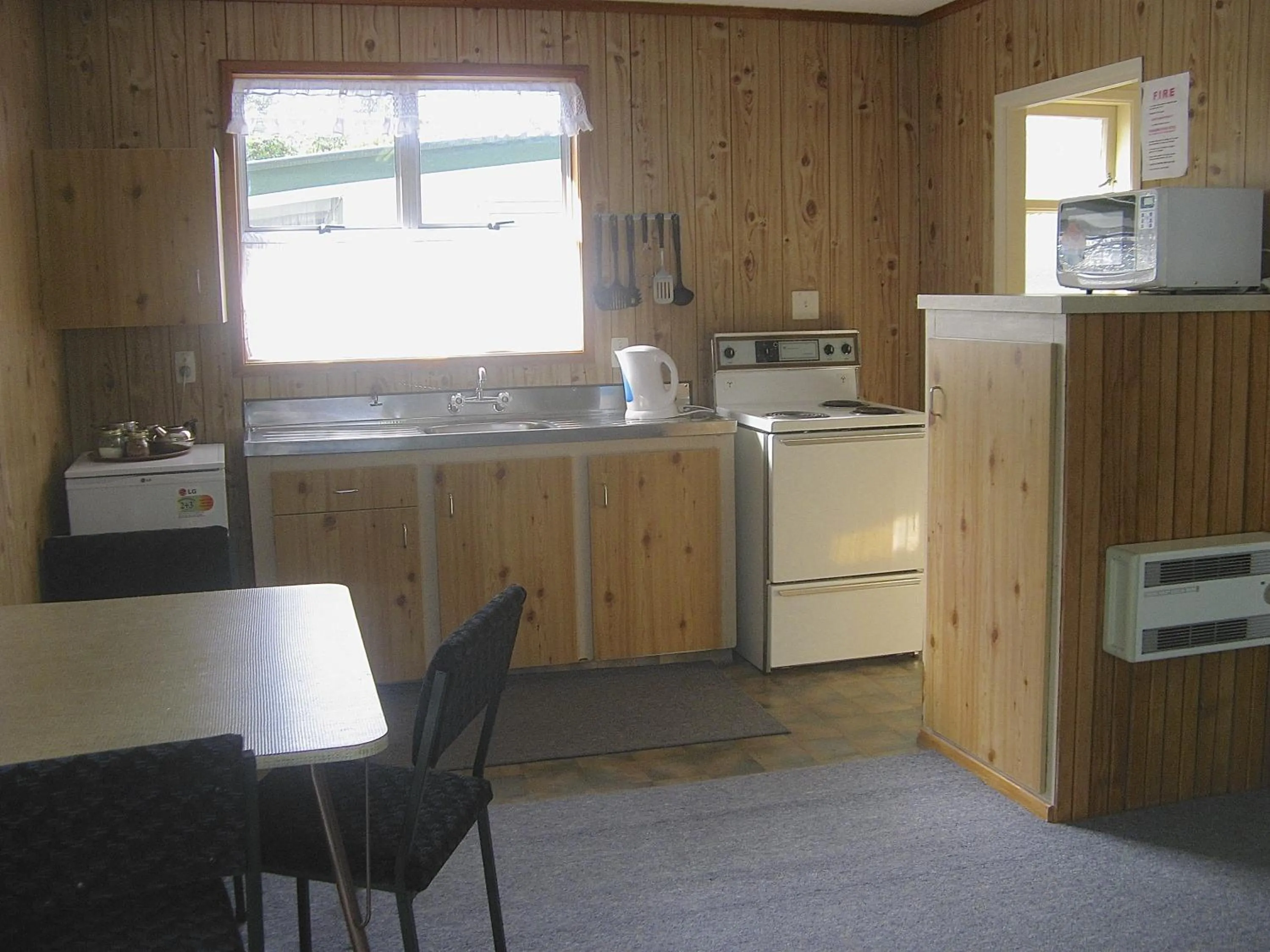 Kitchen or kitchenette in Tongariro River Motel