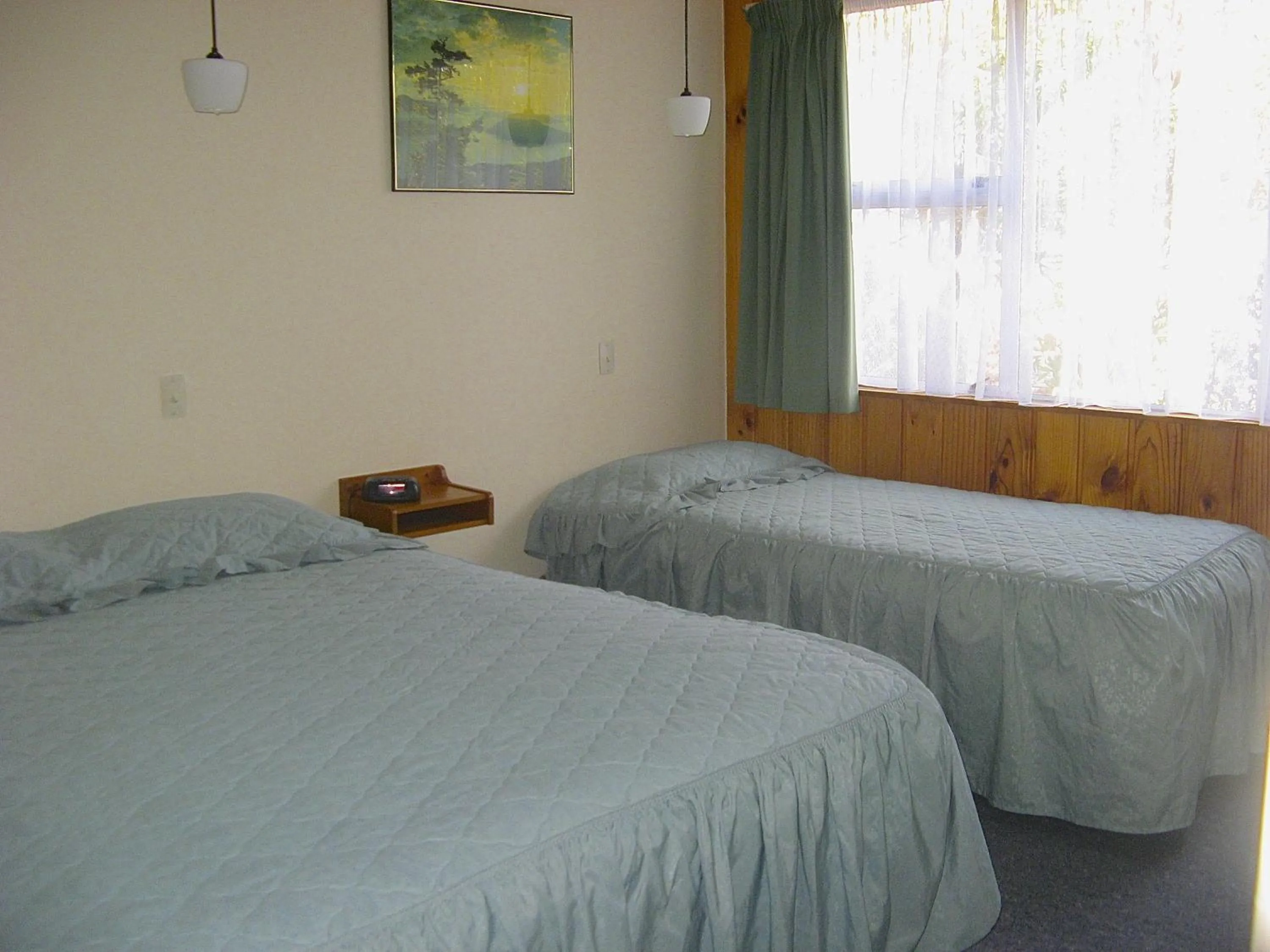 Bedroom, Bed in Tongariro River Motel
