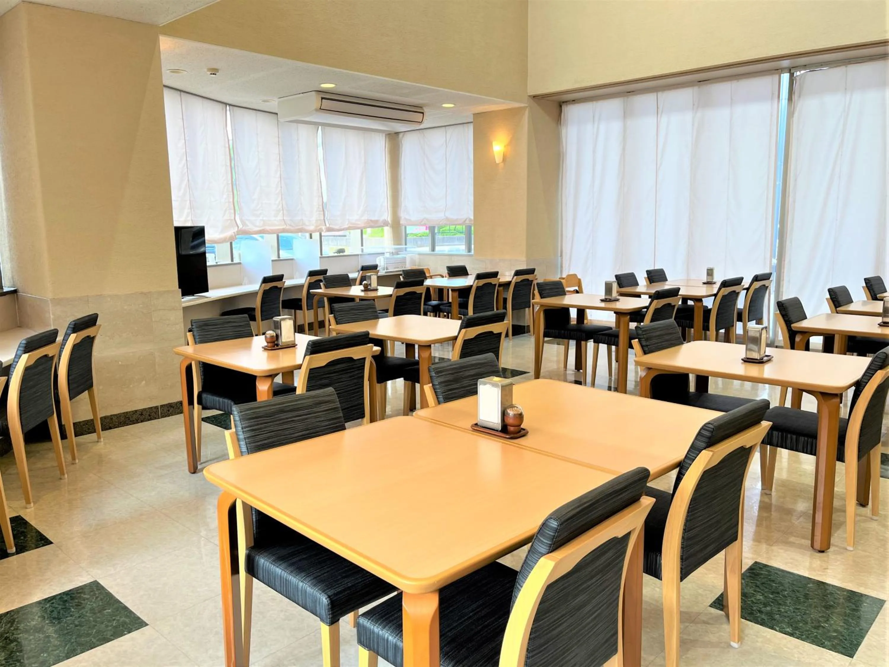Restaurant/places to eat in APA Hotel Mie Kameyama
