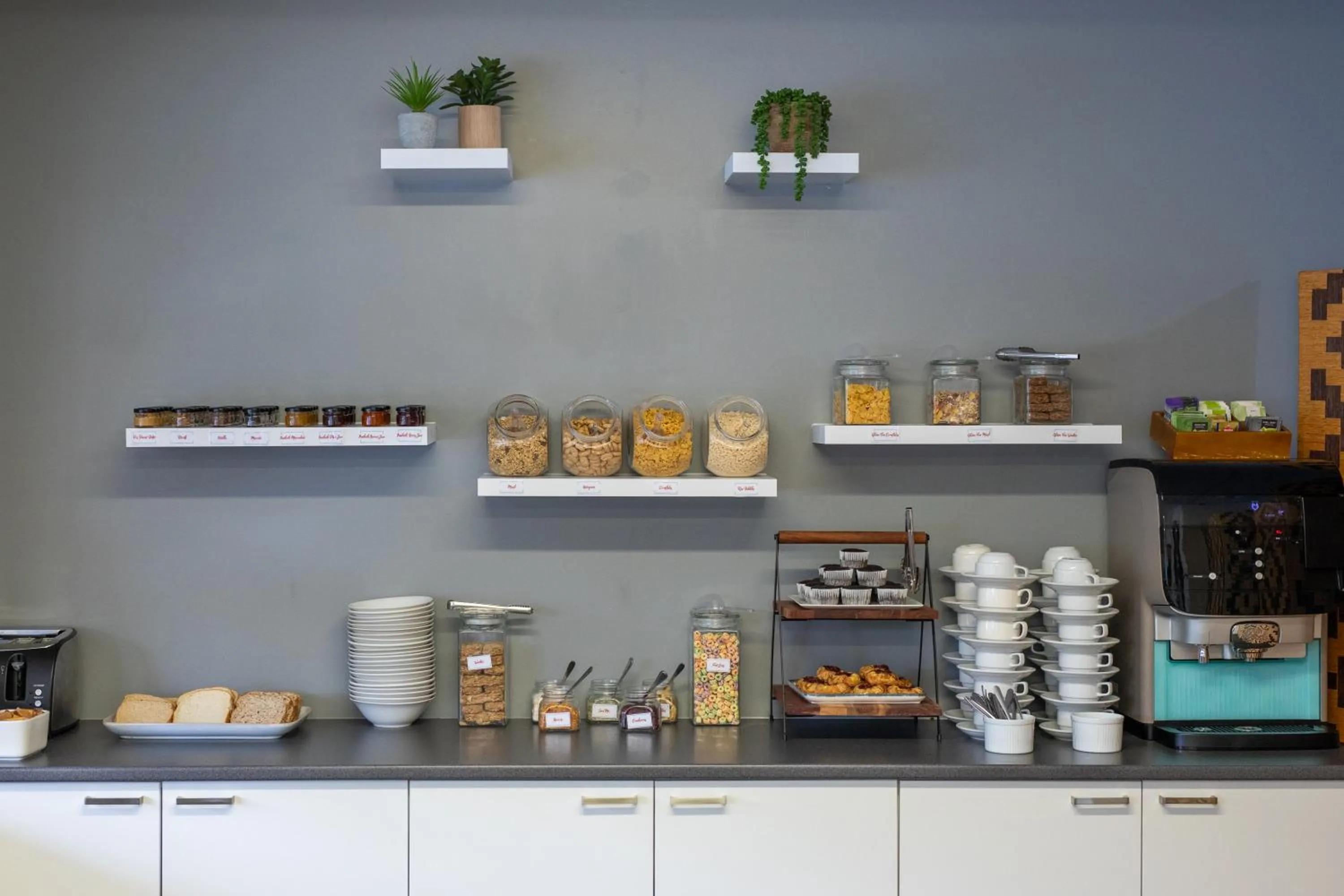 Breakfast in Heartland Ambassador Hotel Hamilton