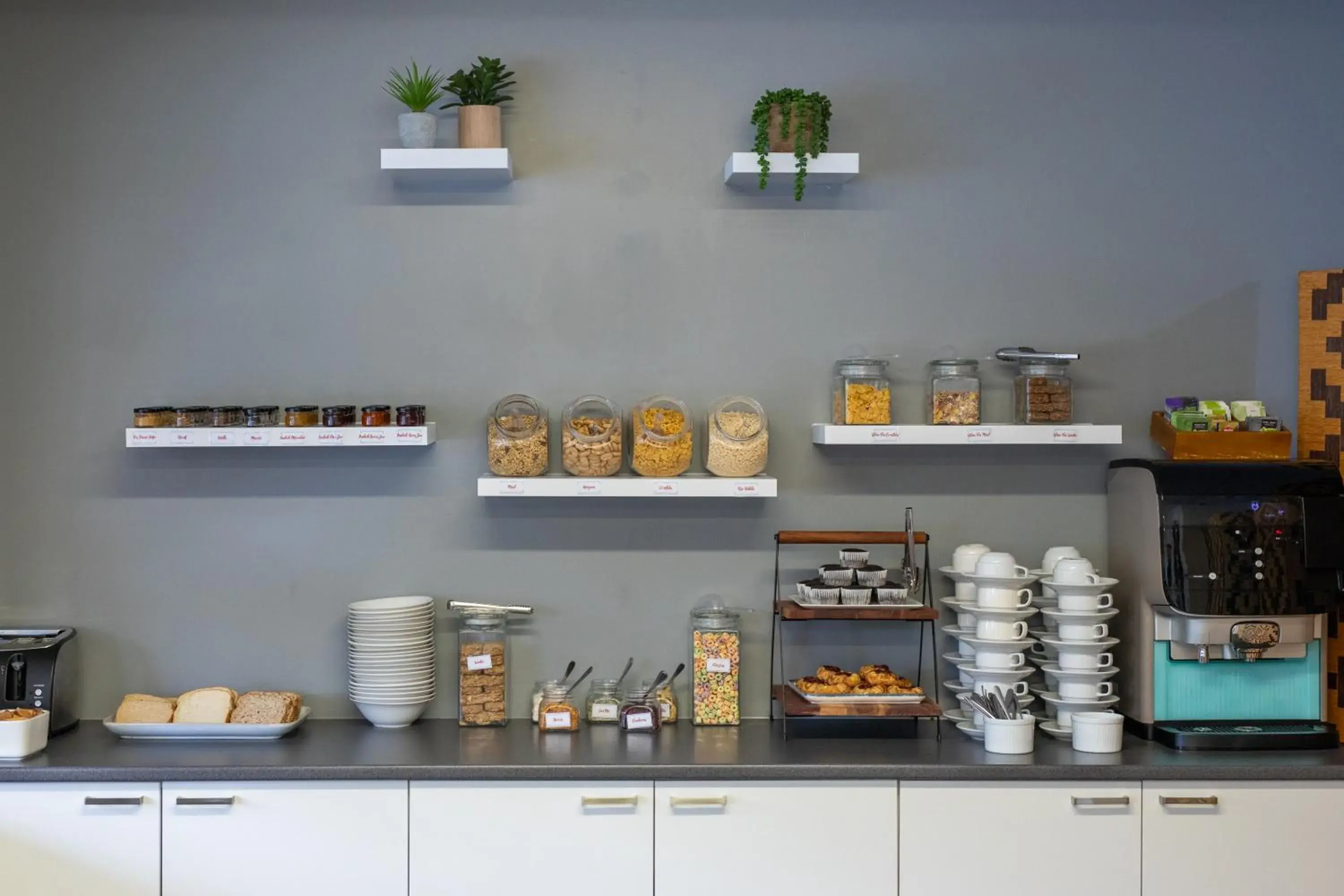 Breakfast in Heartland Ambassador Hotel Hamilton Breakfast in Heartland Ambassador Hotel Hamilton