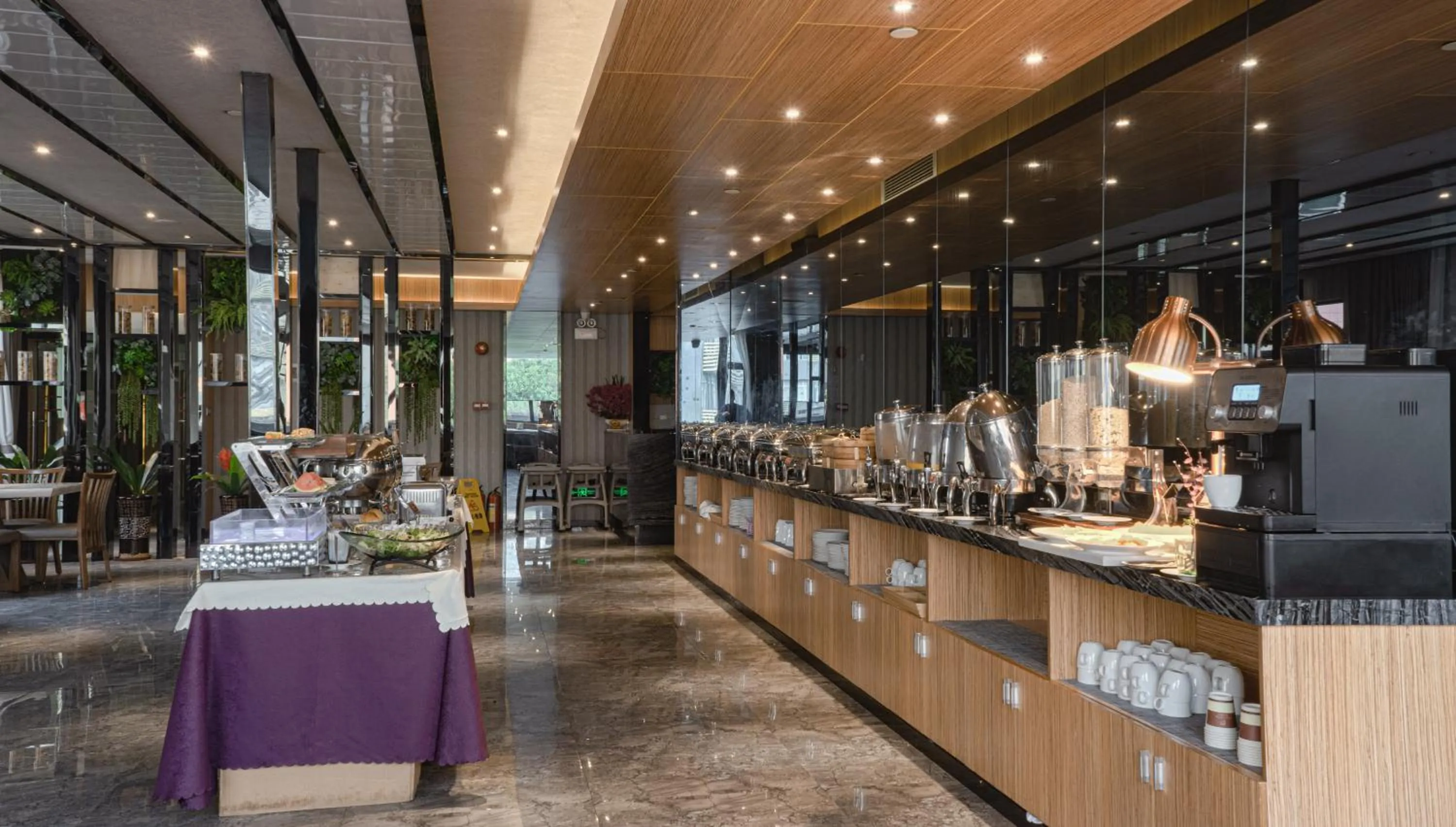 Restaurant/places to eat in Paco Hotel Tianpingjia Metro Guangzhou