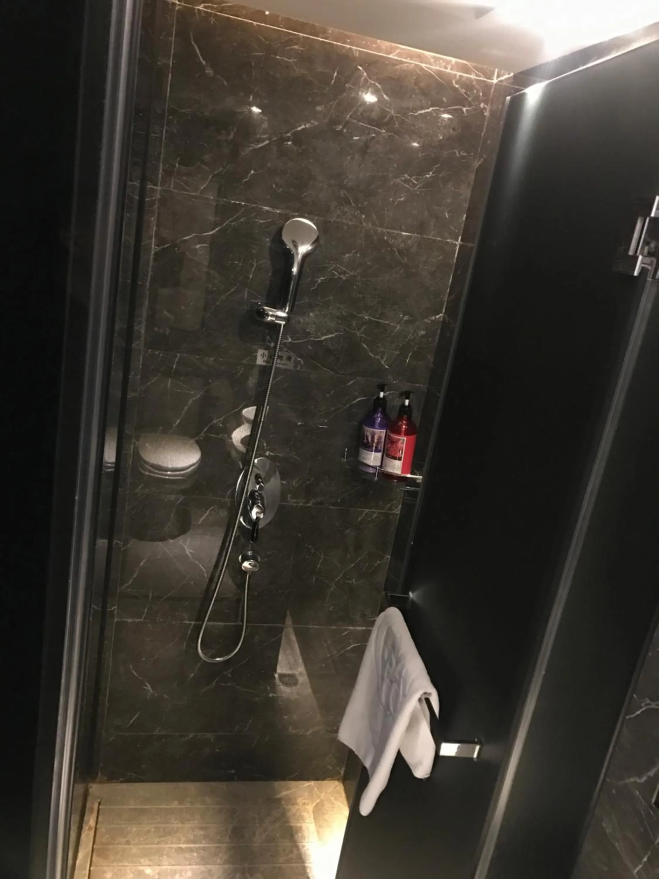 Shower in Paco Hotel Tianpingjia Metro Guangzhou