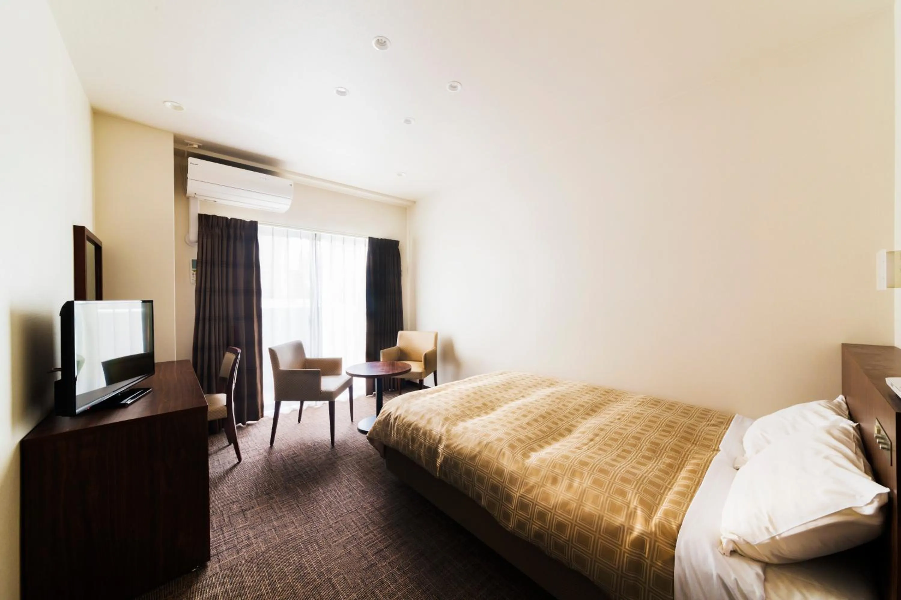 Photo of the whole room, Bed in Kansai Airport First Hotel