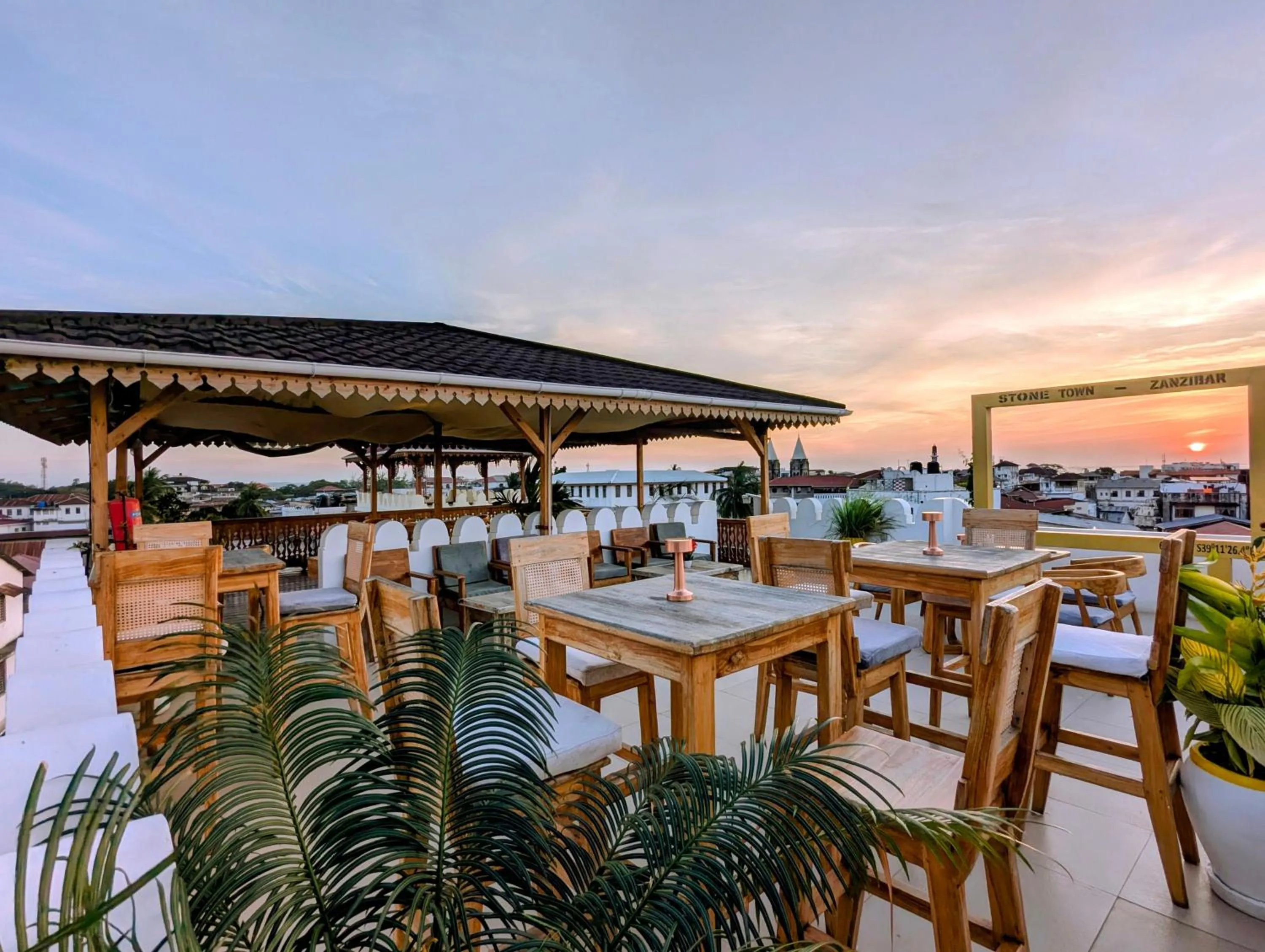 Restaurant/places to eat in Bellissimo Boutique Hotel