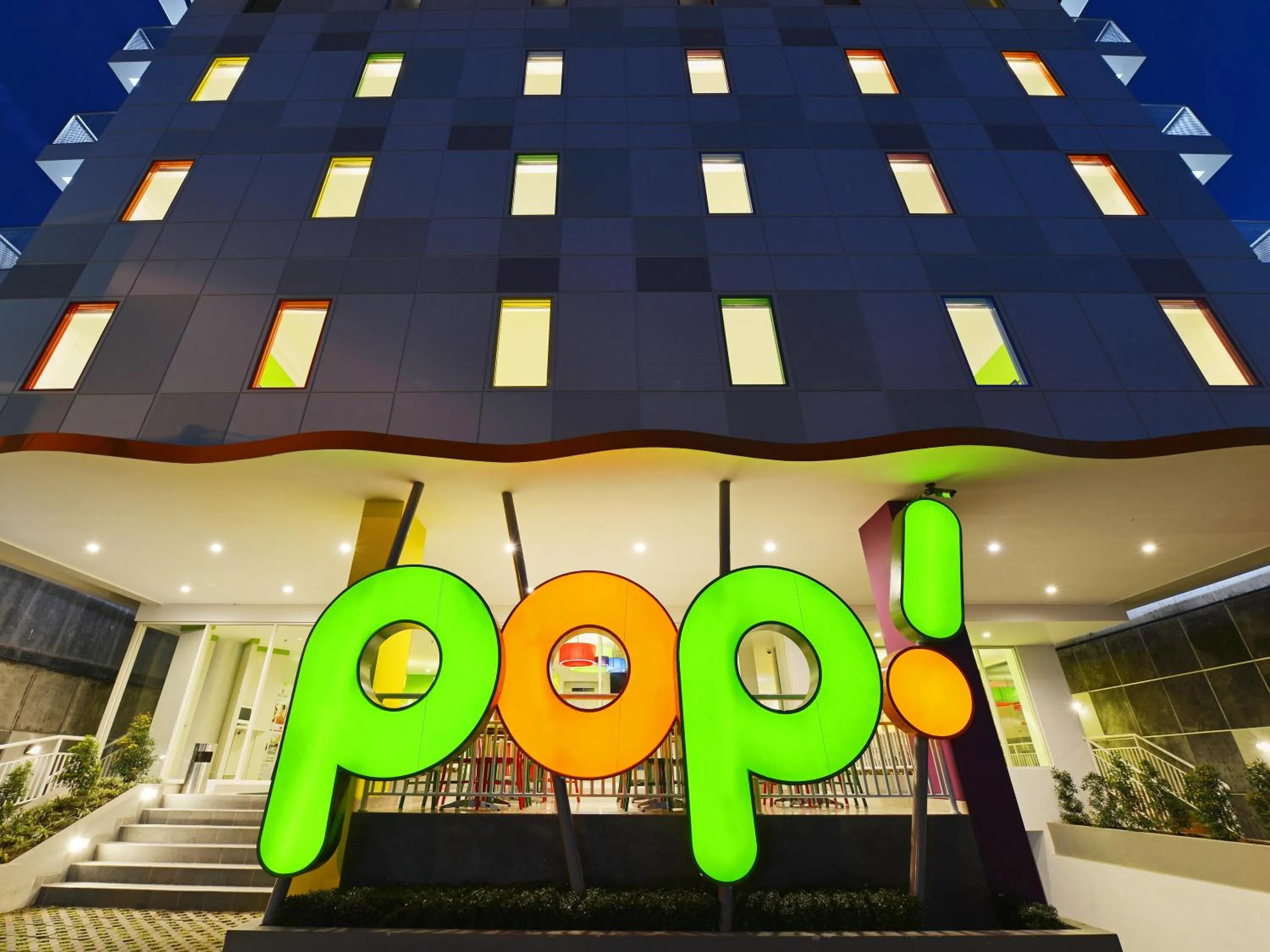 Facade/entrance in POP! Hotel Malioboro - Yogyakarta