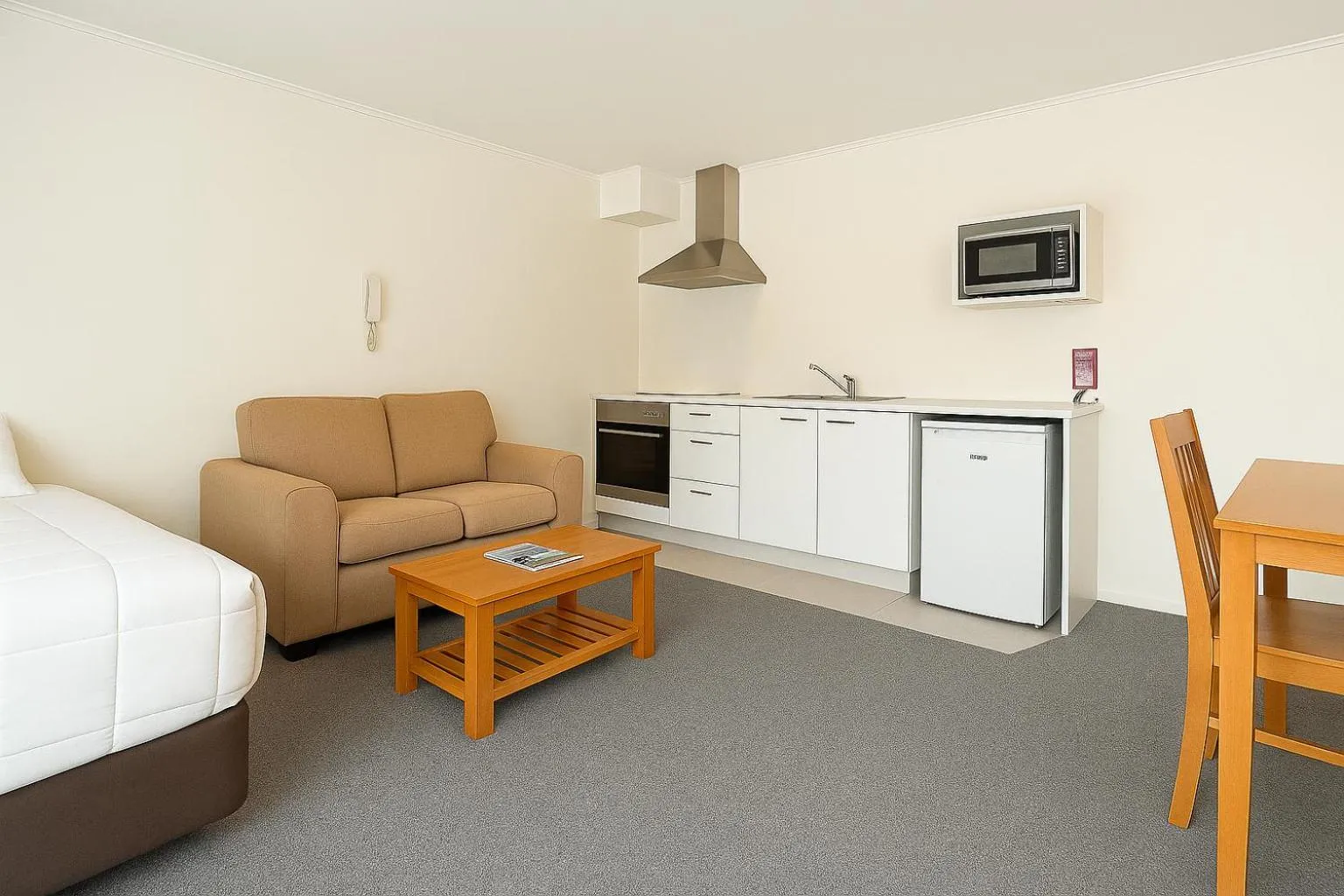 Living room in Pukekohe Motel