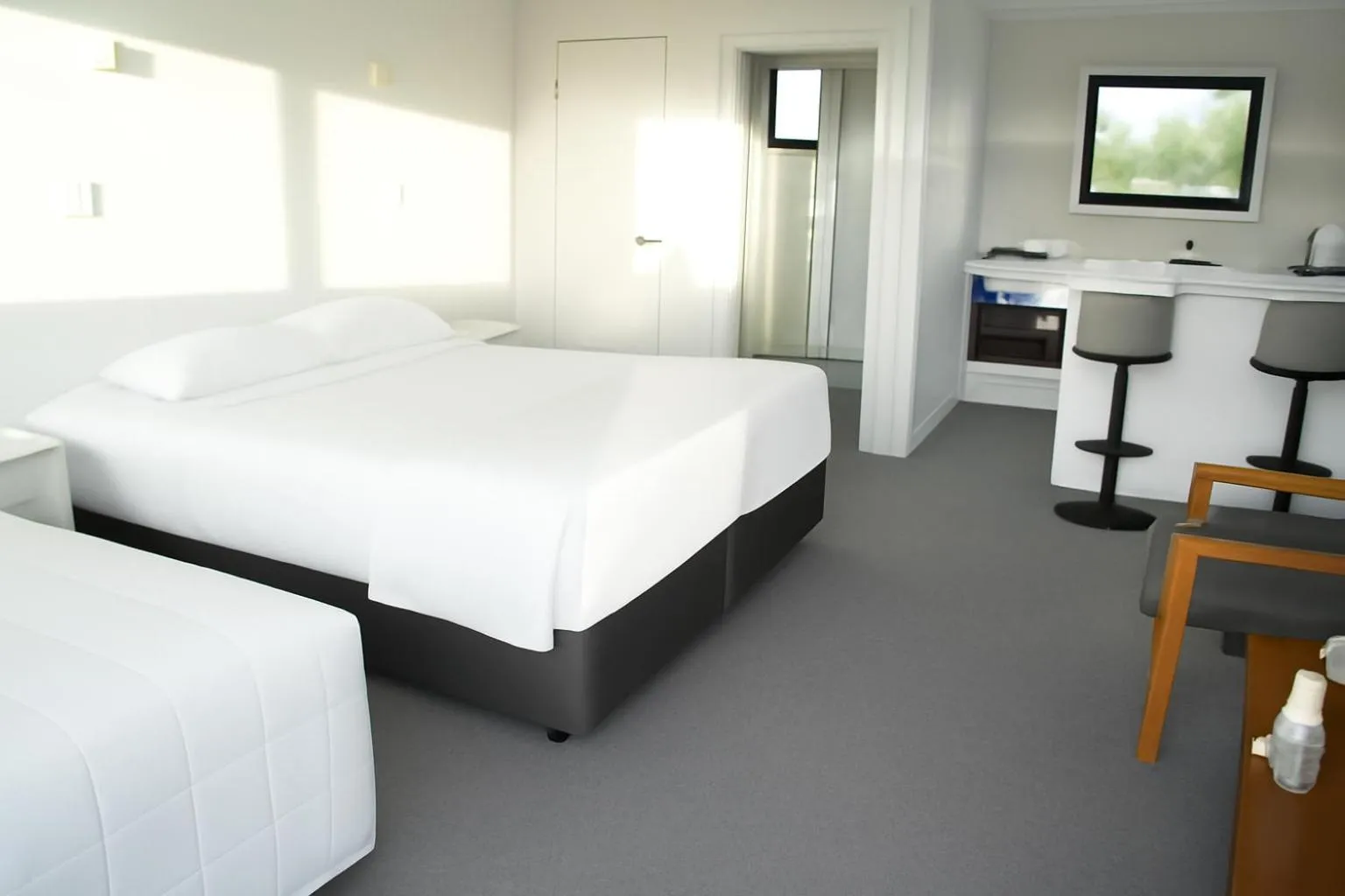 Photo of the whole room, Bed in Pukekohe Motel