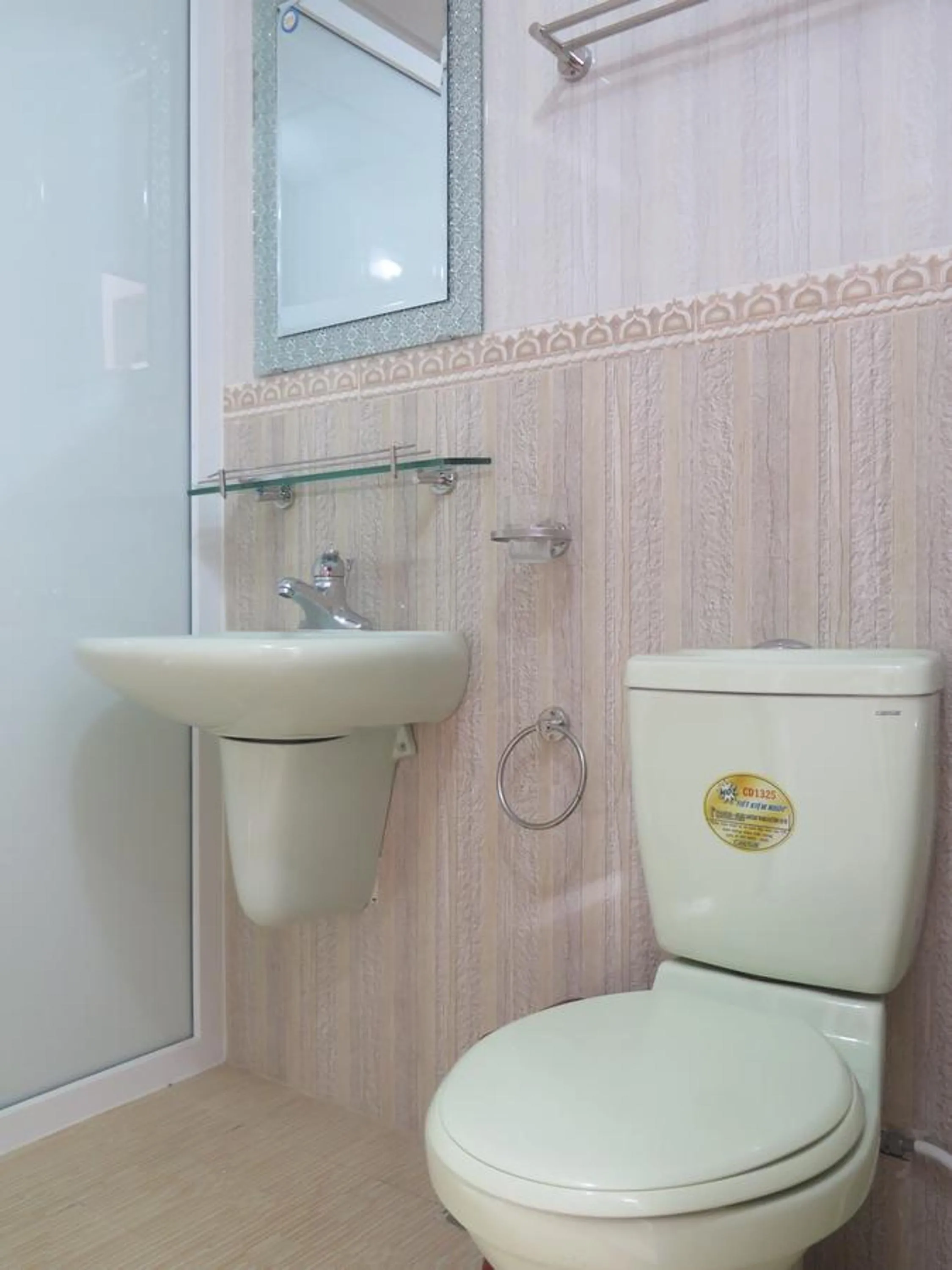 Shower in Phuong Nam Hotel