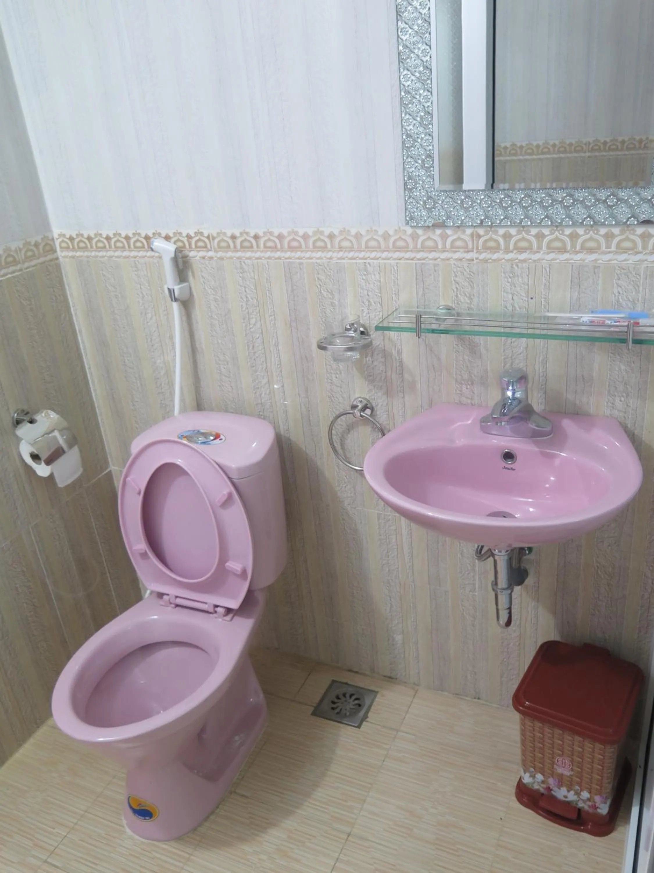Shower in Phuong Nam Hotel