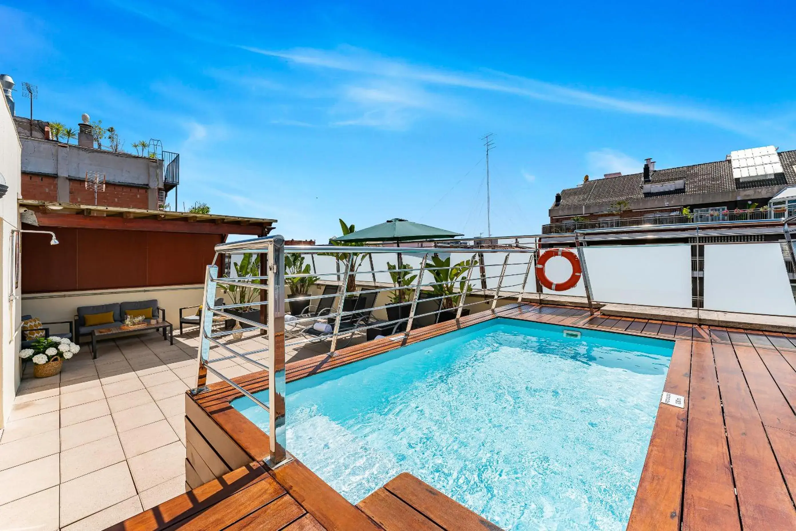 Swimming pool in Acacia Suite Swimming pool in Acacia Suite