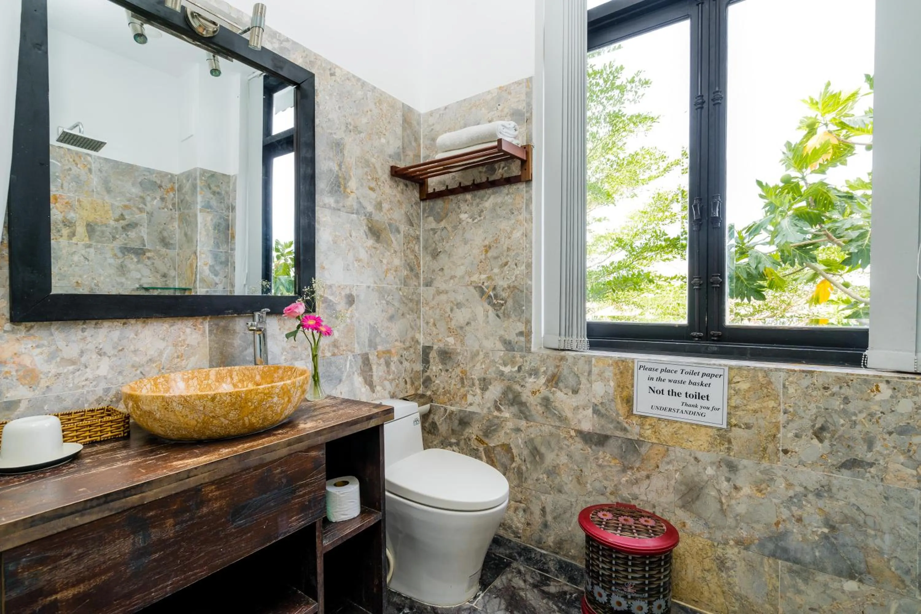 Toilet in Blue An Bang Villa