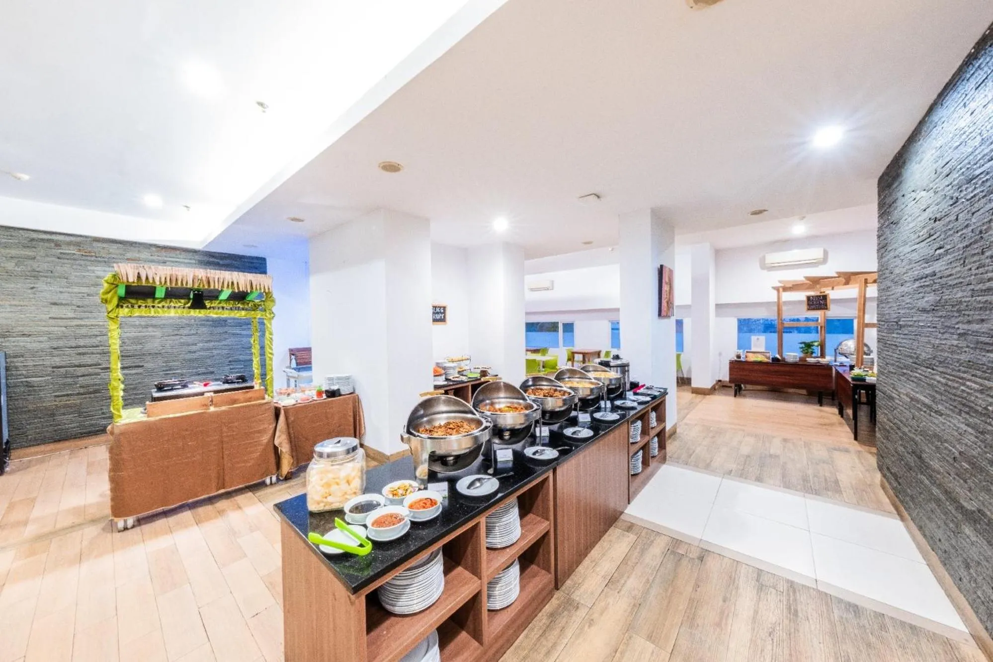 Restaurant/places to eat in Whiz Prime Hotel Balikpapan