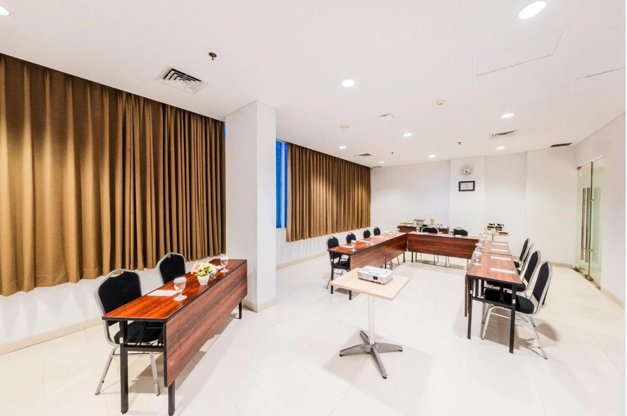 Meeting/conference room in Whiz Prime Hotel Balikpapan