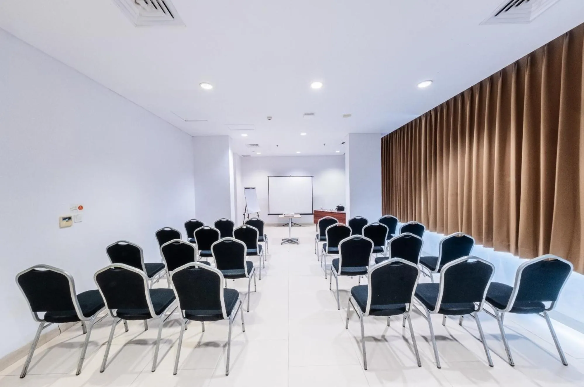 Meeting/conference room in Whiz Prime Hotel Balikpapan