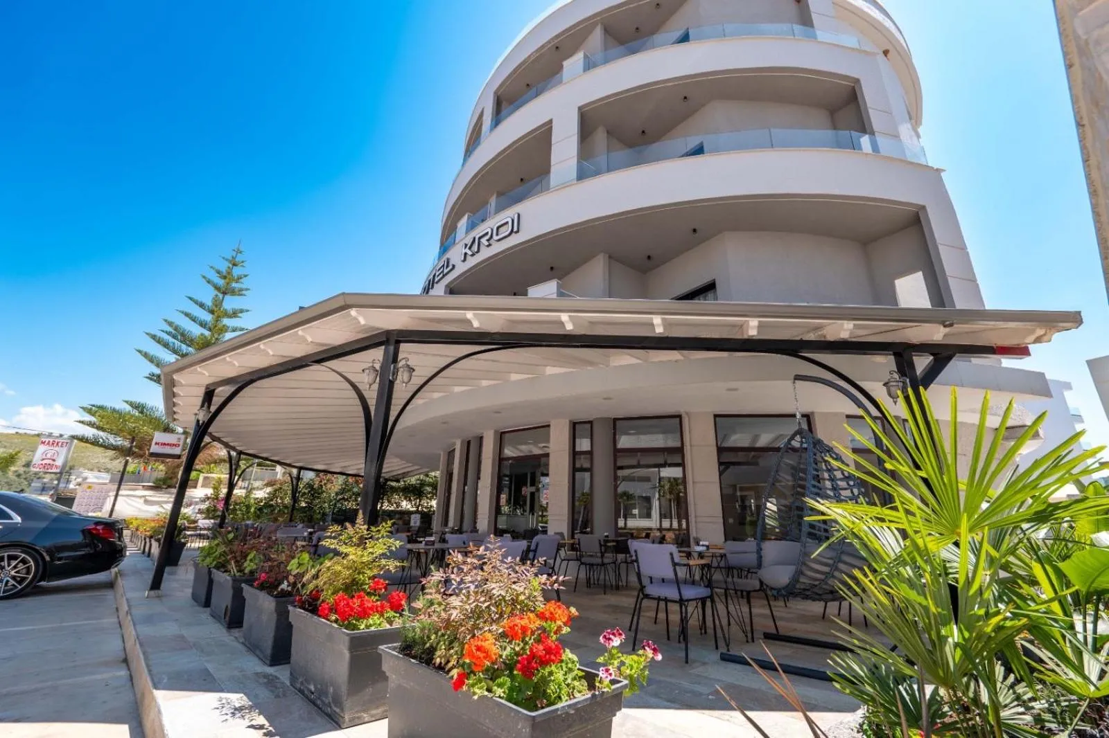 Day in Hotel Kroi