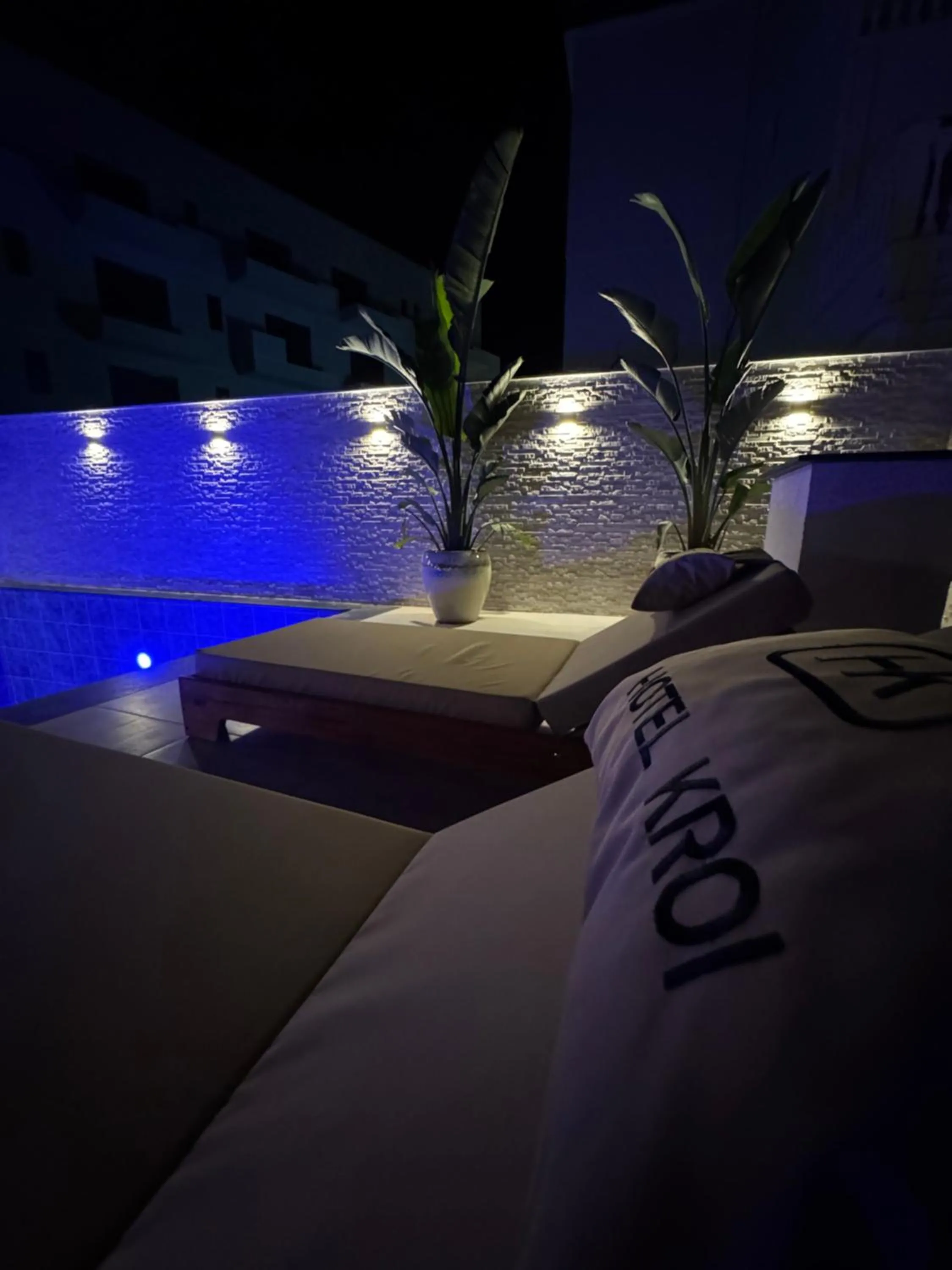 Night in Hotel Kroi