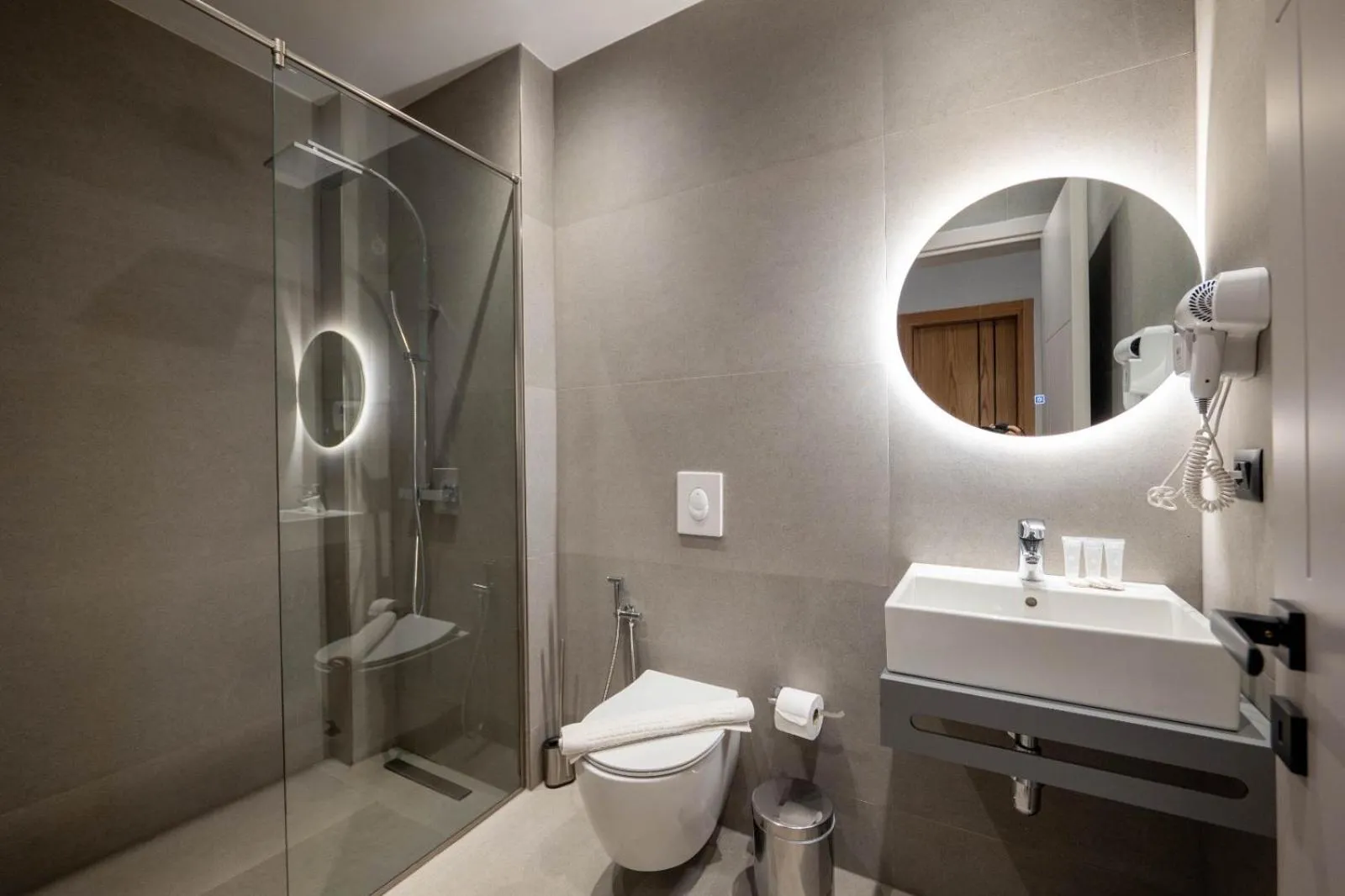 Shower in Hotel Kroi