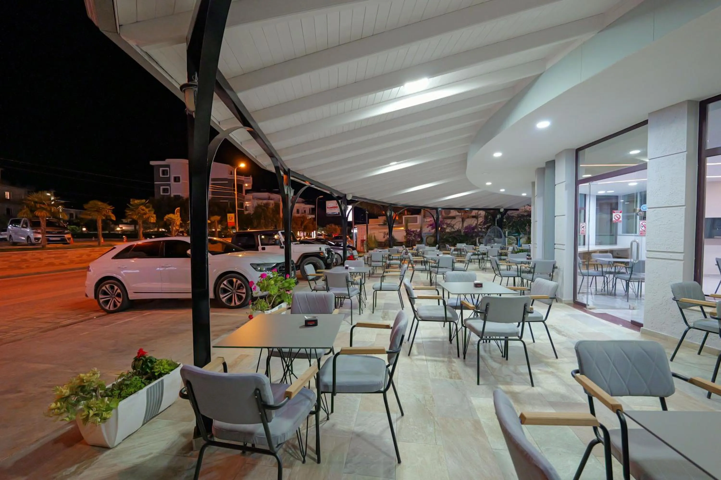 Restaurant/places to eat in Hotel Kroi