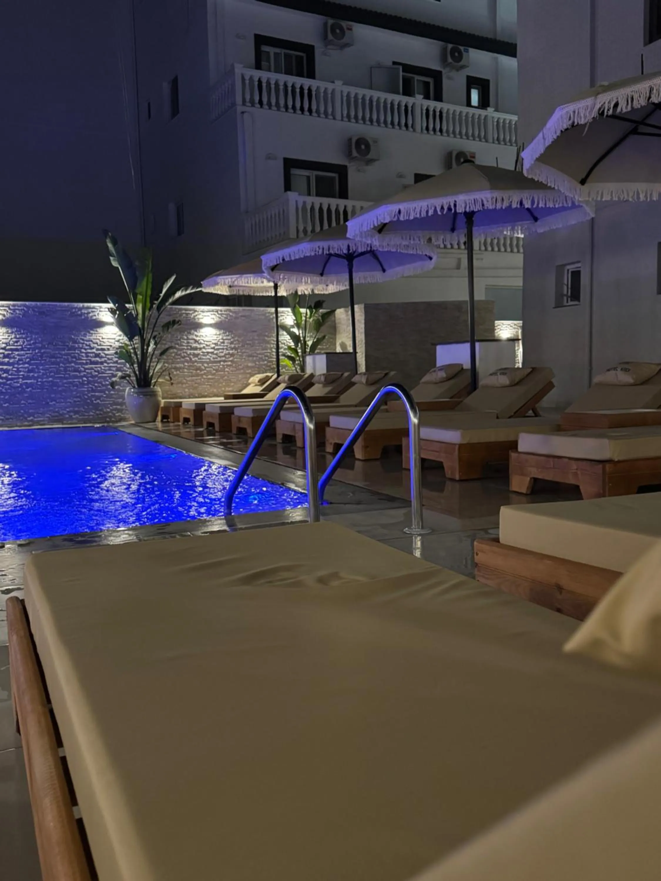 Night in Hotel Kroi