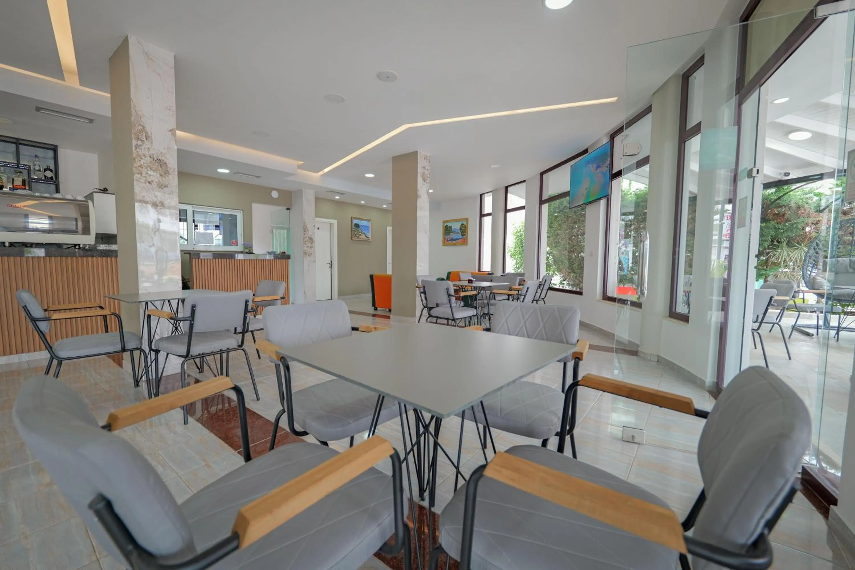 Restaurant/places to eat in Hotel Kroi
