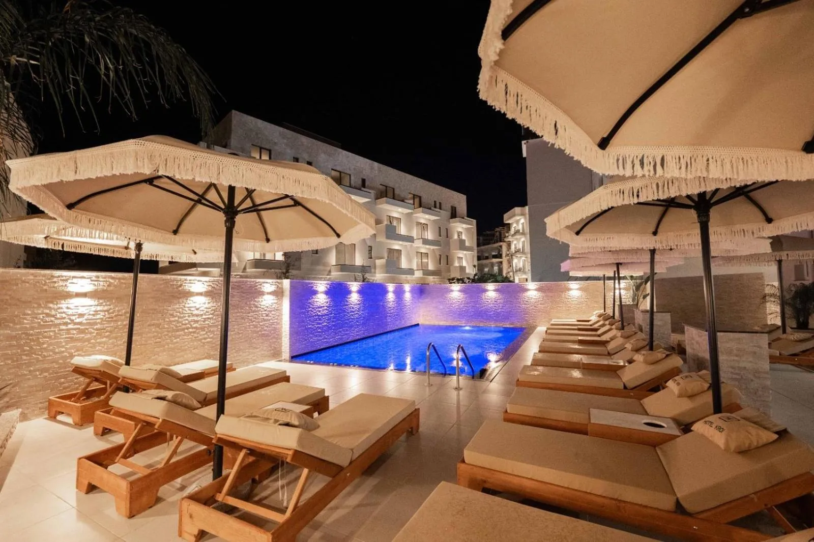 Night in Hotel Kroi