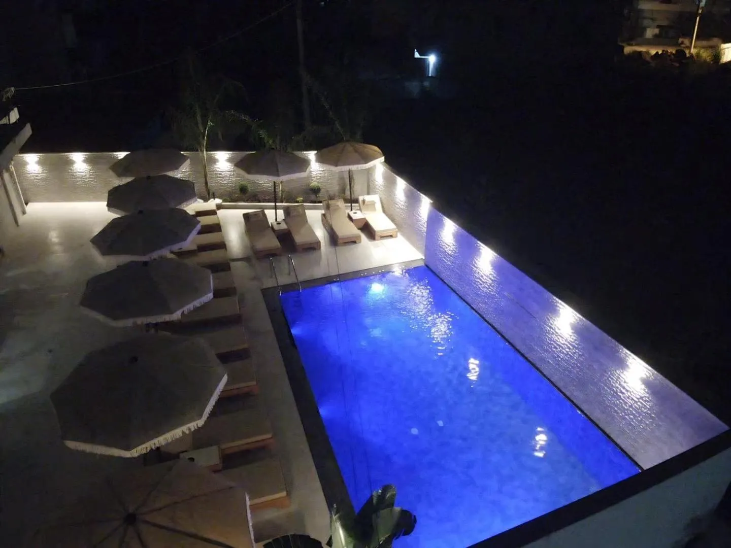Night in Hotel Kroi