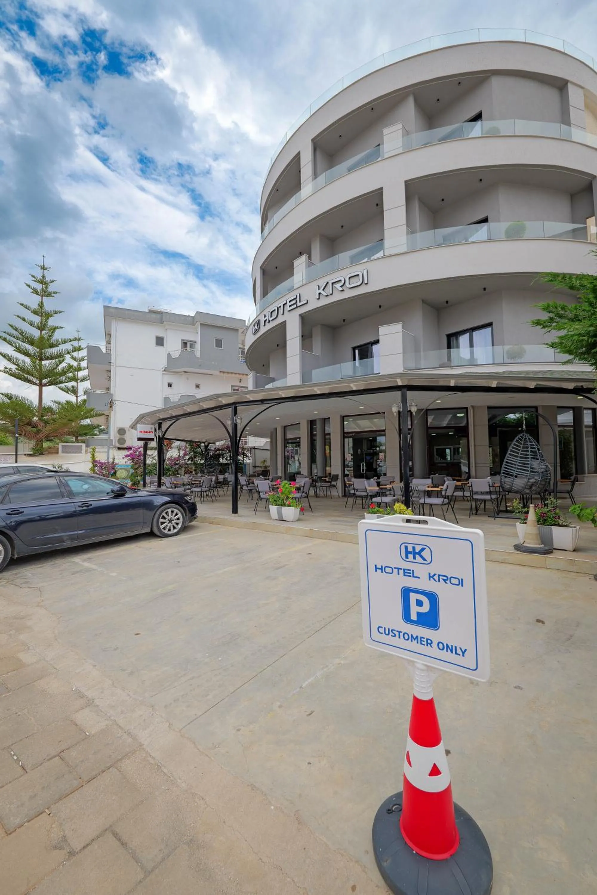Day in Hotel Kroi