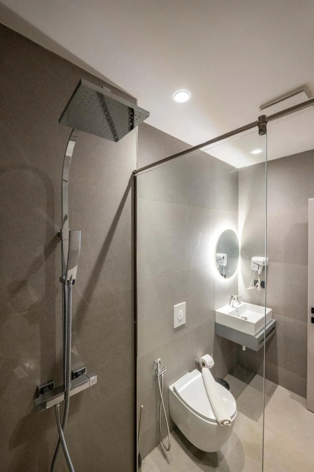 Shower in Hotel Kroi