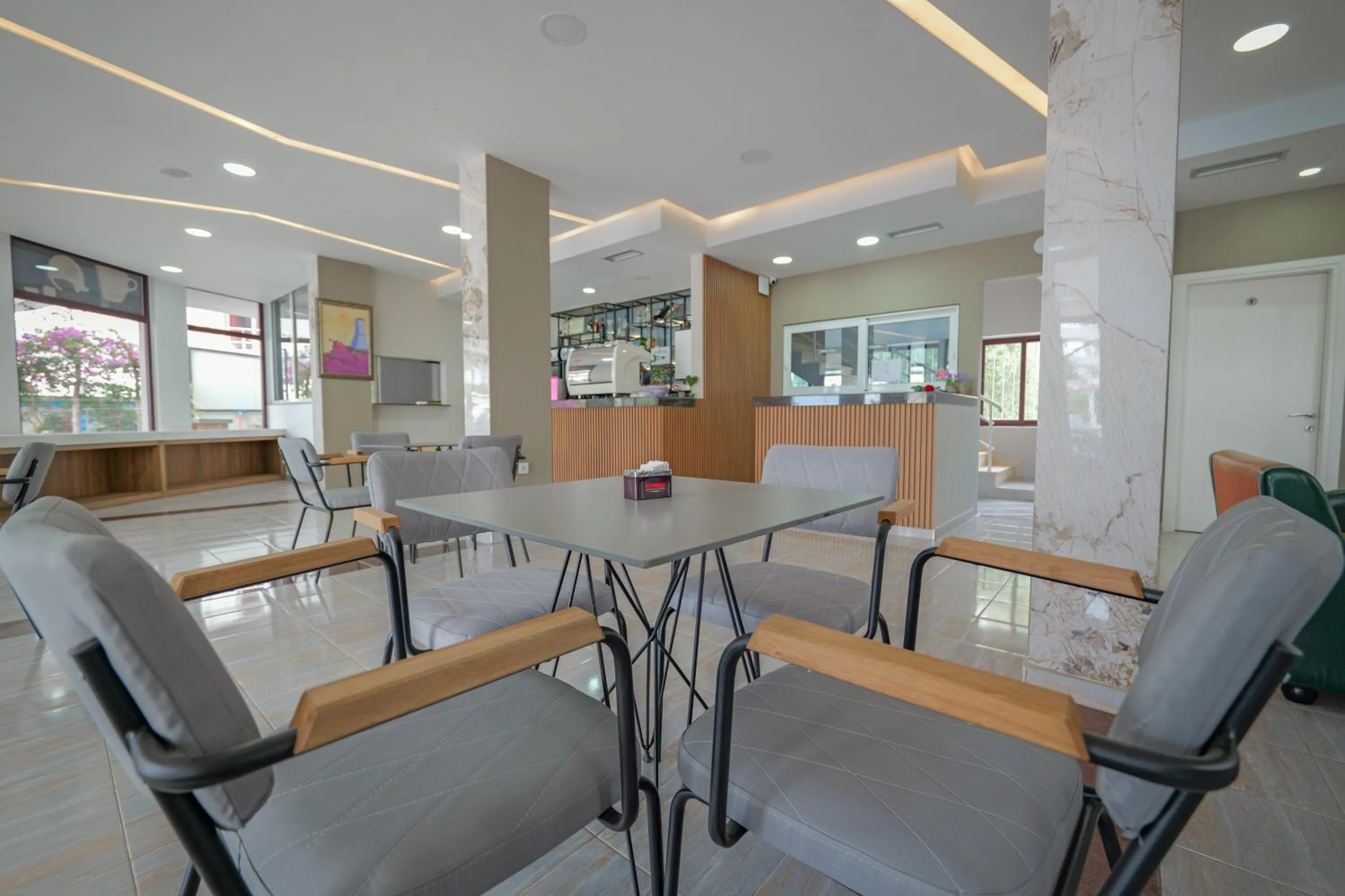 Restaurant/places to eat in Hotel Kroi