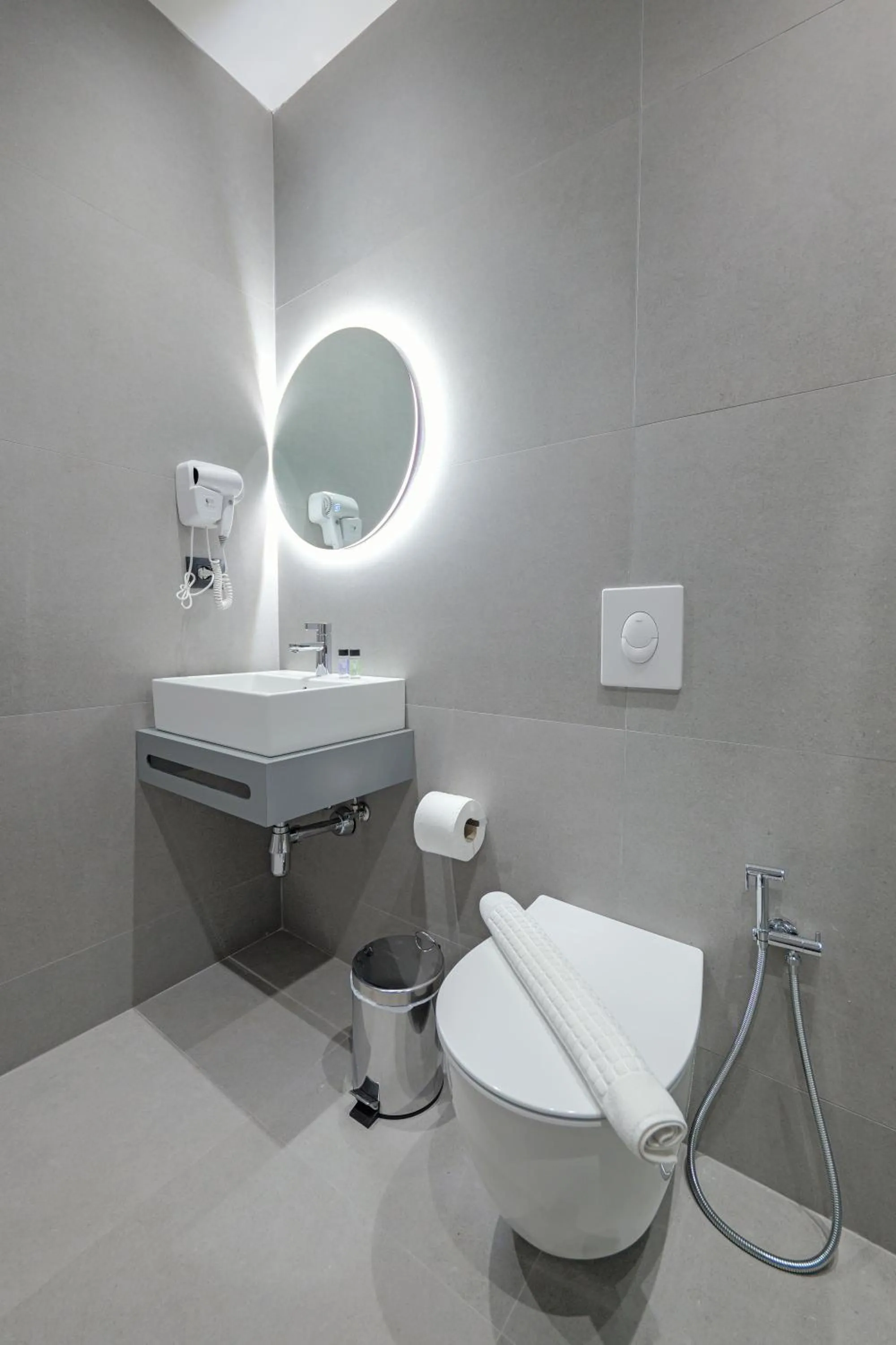 Toilet in Hotel Kroi