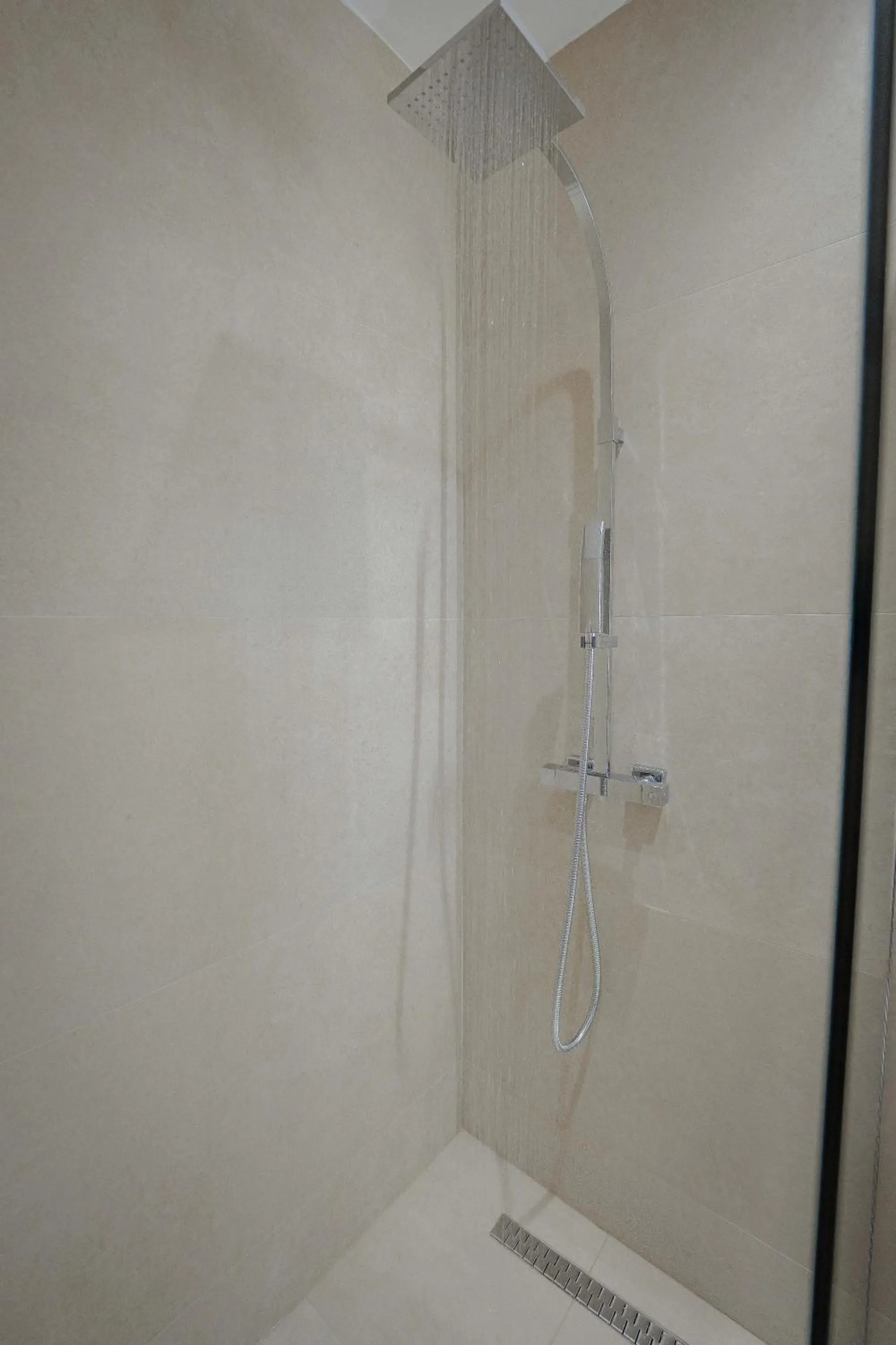 Shower in Hotel Kroi