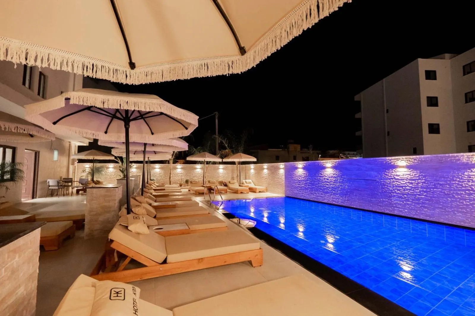 Night in Hotel Kroi