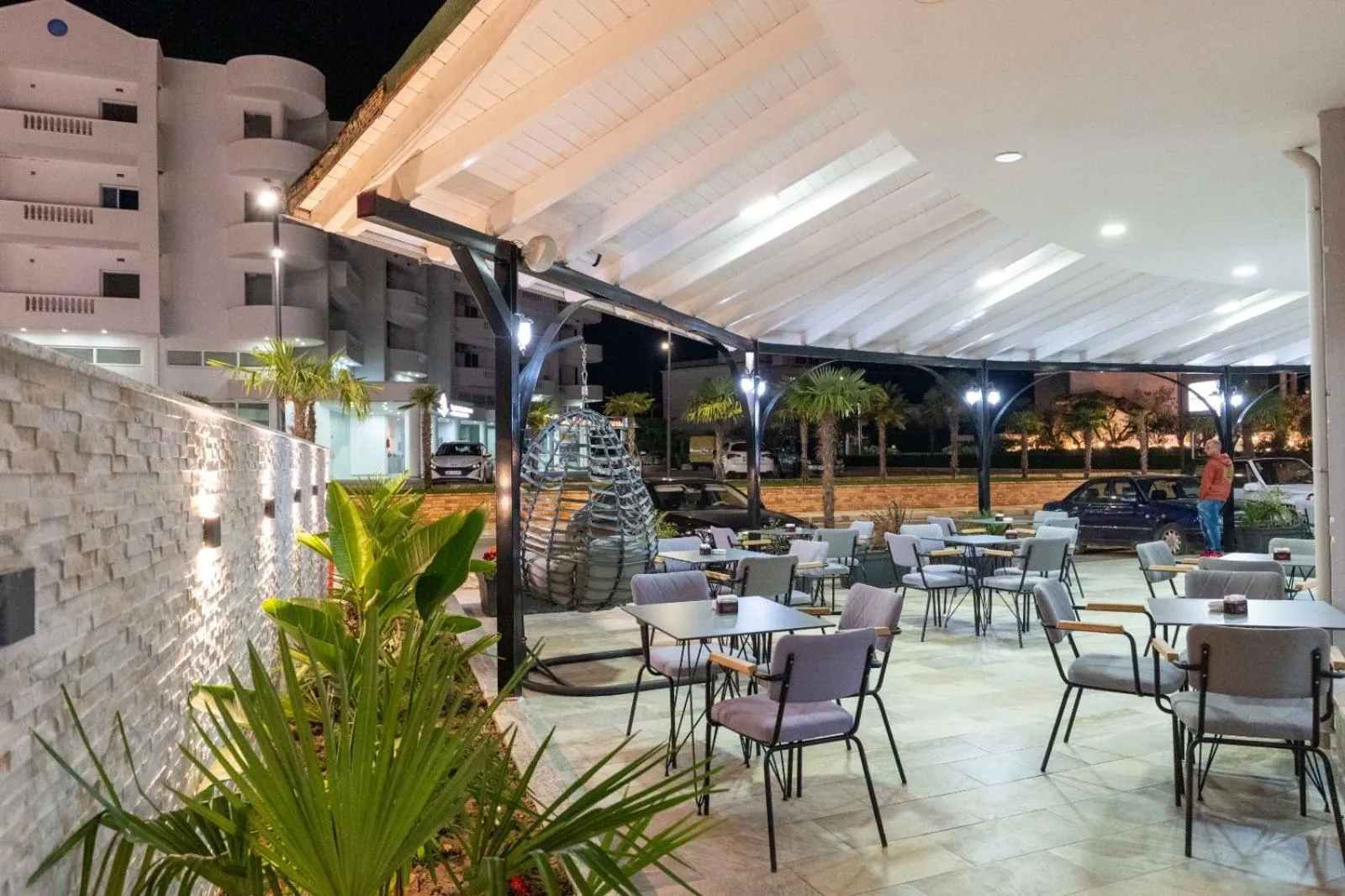Night in Hotel Kroi