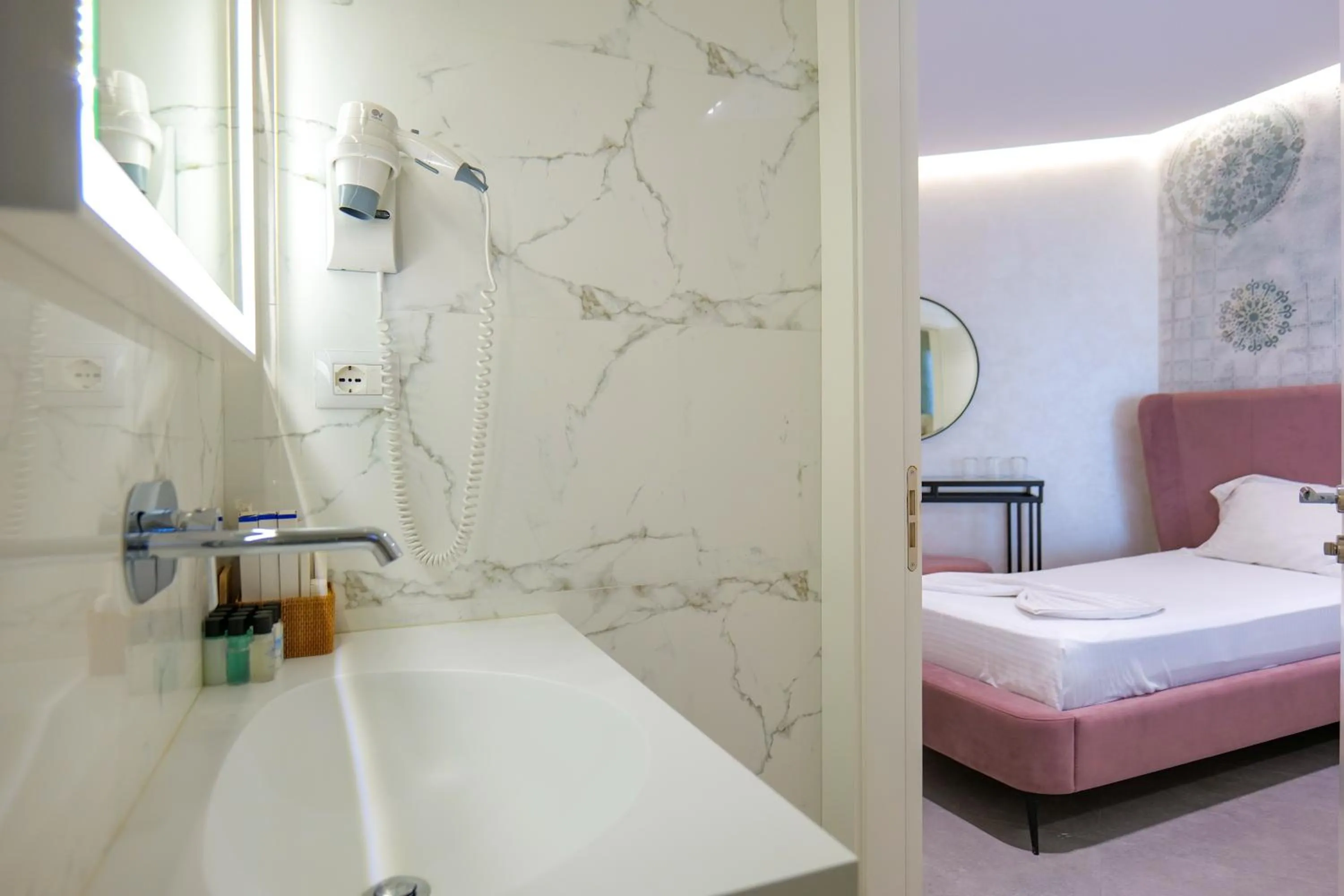 Bathroom, Bed in HH Boutique Hotel