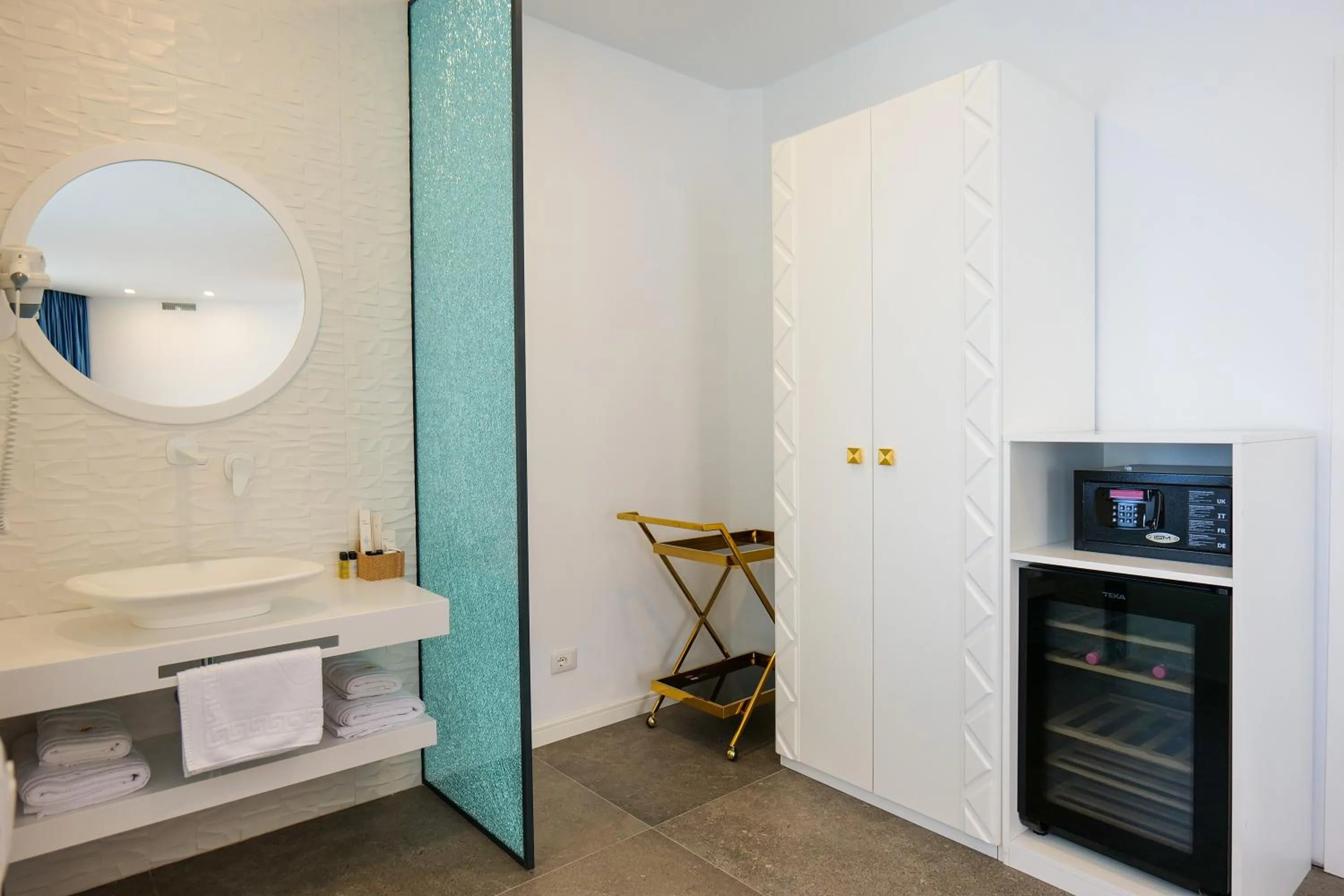 Bathroom in HH Boutique Hotel