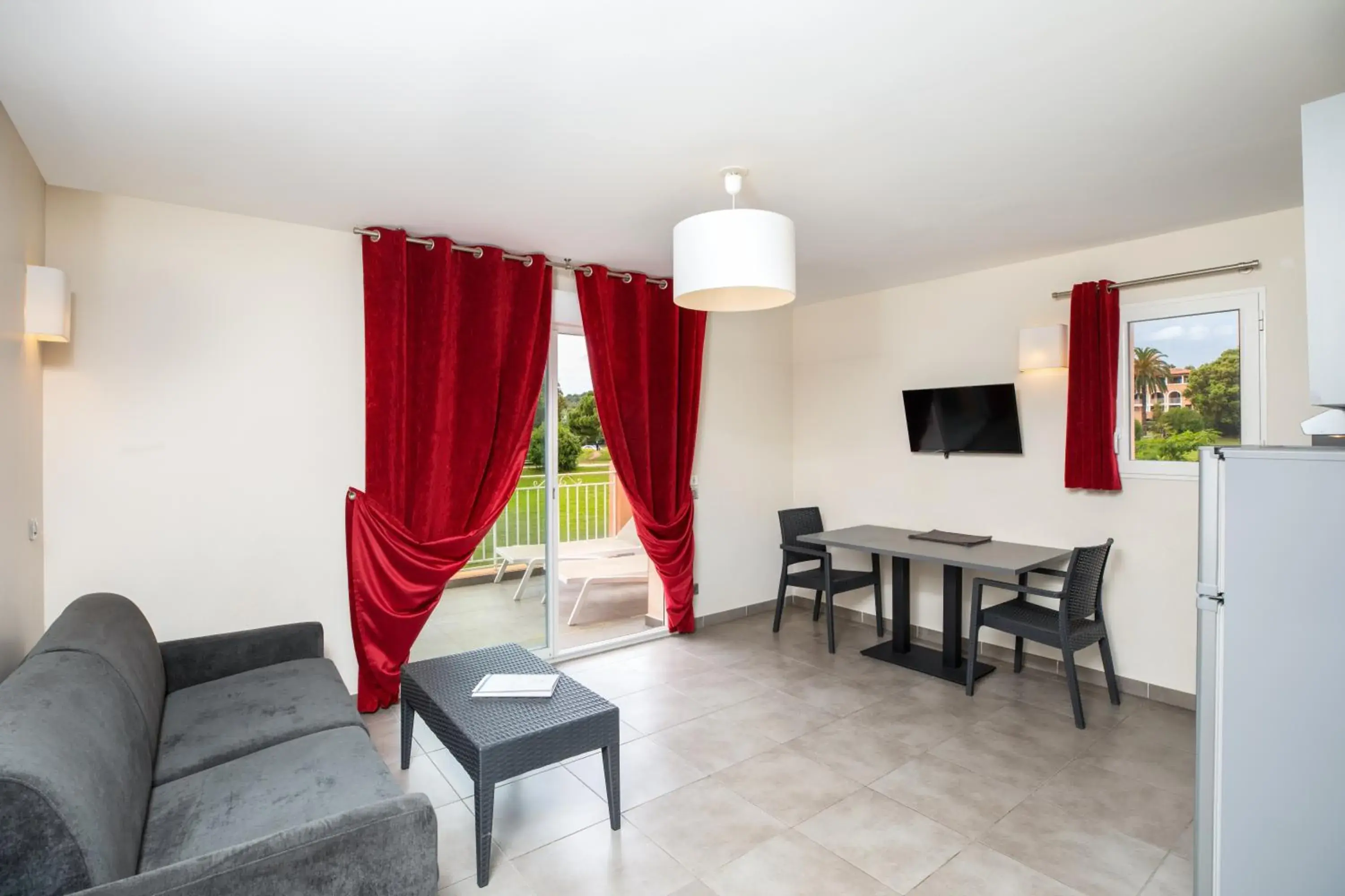 Living room in SOWELL RESIDENCES Les Perles du Golfe de Saint-Tropez Living room in SOWELL RESIDENCES Les Perles du Golfe de Saint-Tropez