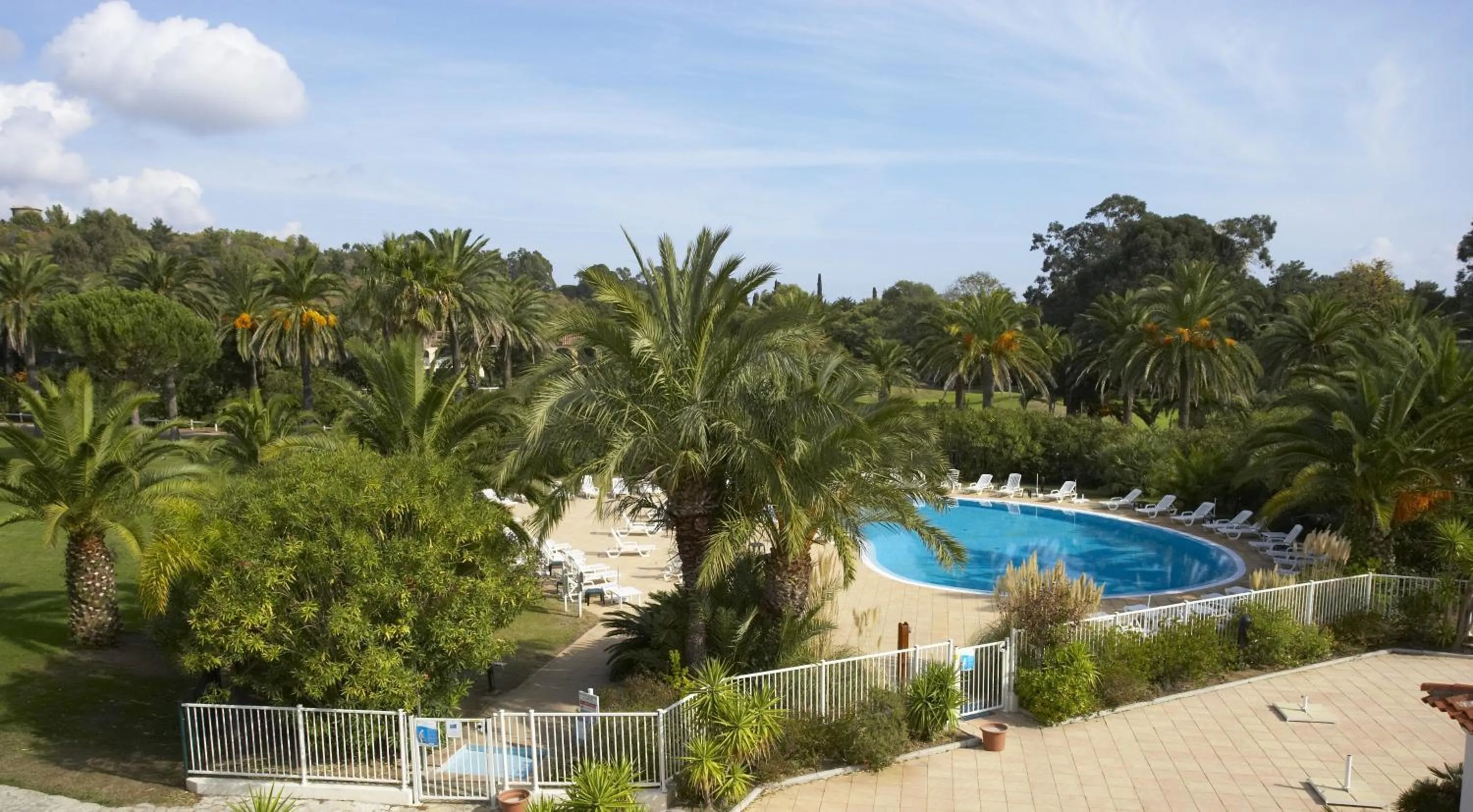 Swimming pool in SOWELL RESIDENCES Les Perles du Golfe de Saint-Tropez