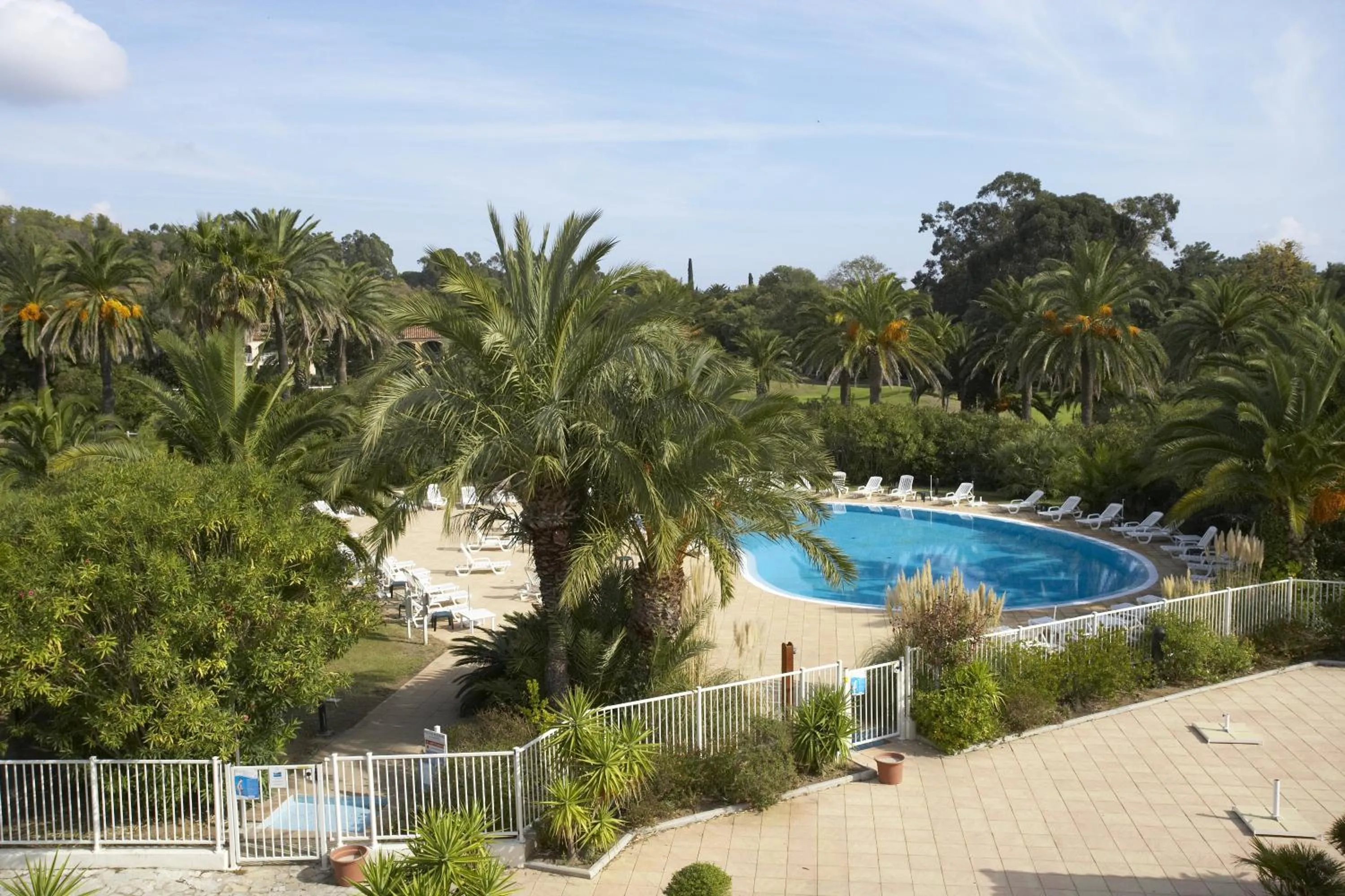 Swimming pool in SOWELL RESIDENCES Les Perles du Golfe de Saint-Tropez