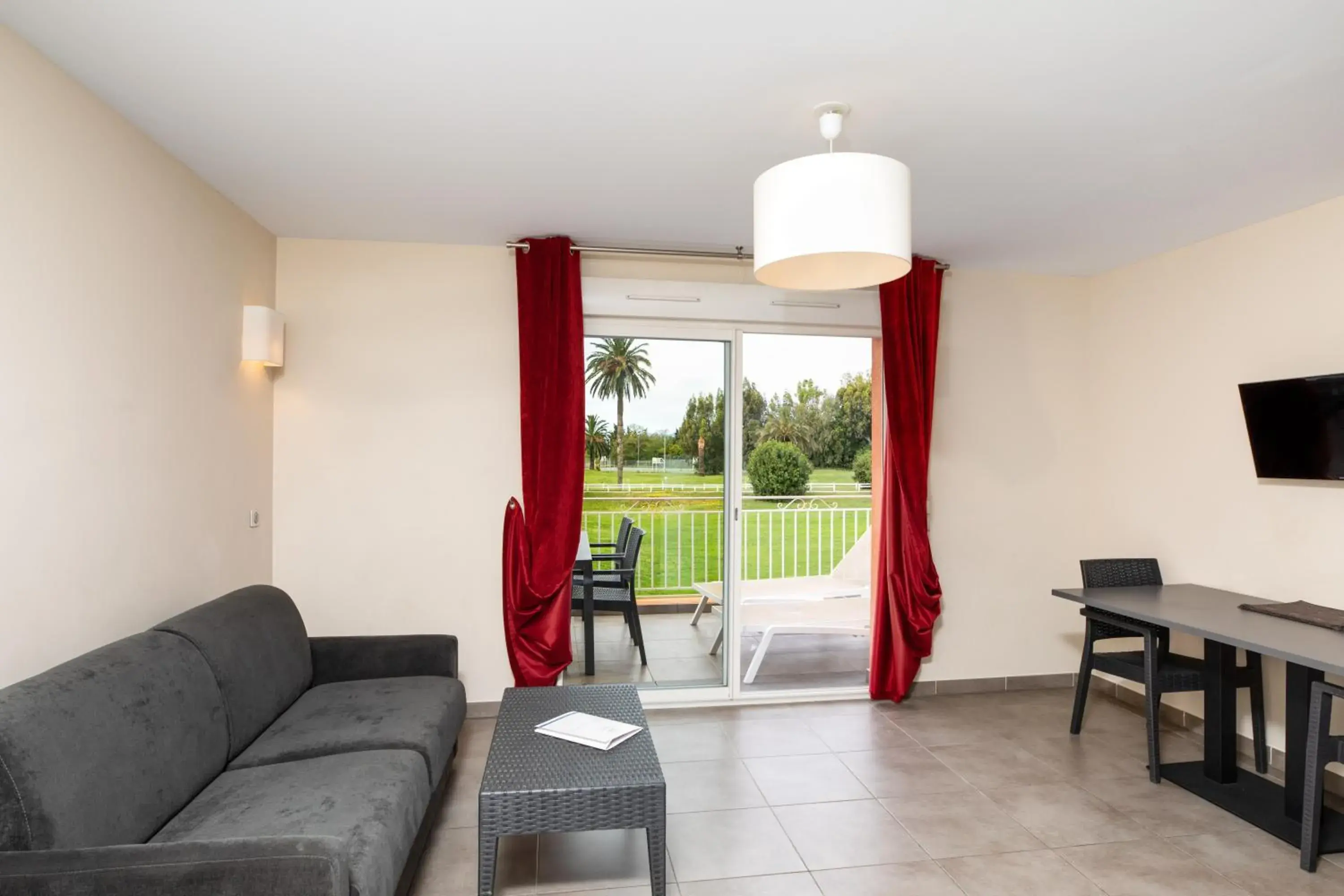 Living room in SOWELL RESIDENCES Les Perles du Golfe de Saint-Tropez Living room in SOWELL RESIDENCES Les Perles du Golfe de Saint-Tropez