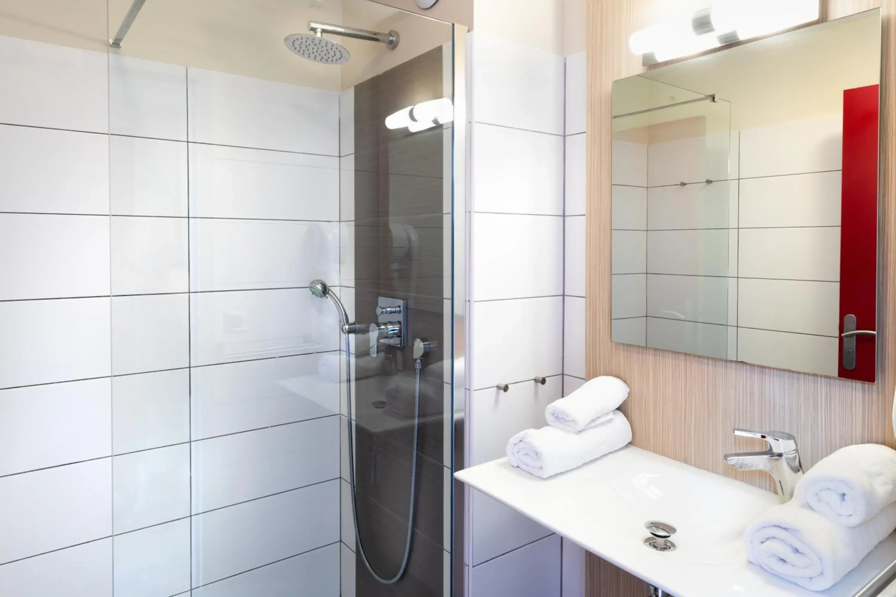 Bathroom in SOWELL RESIDENCES Les Perles du Golfe de Saint-Tropez Bathroom in SOWELL RESIDENCES Les Perles du Golfe de Saint-Tropez